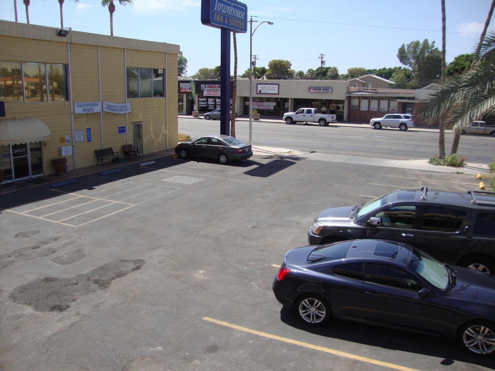 Townhouse Inn and Suites photo 23