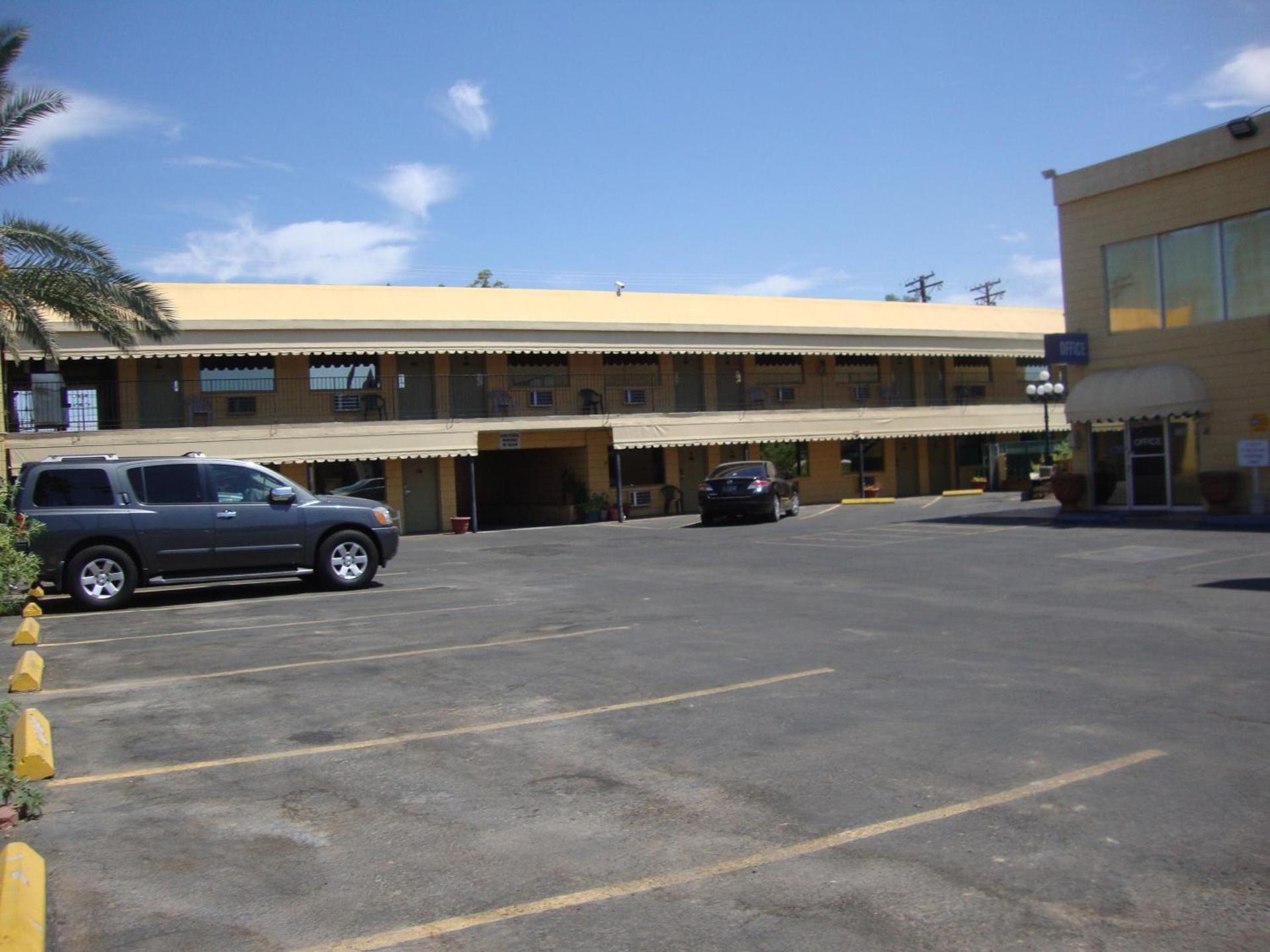 Townhouse Inn and Suites photo 39