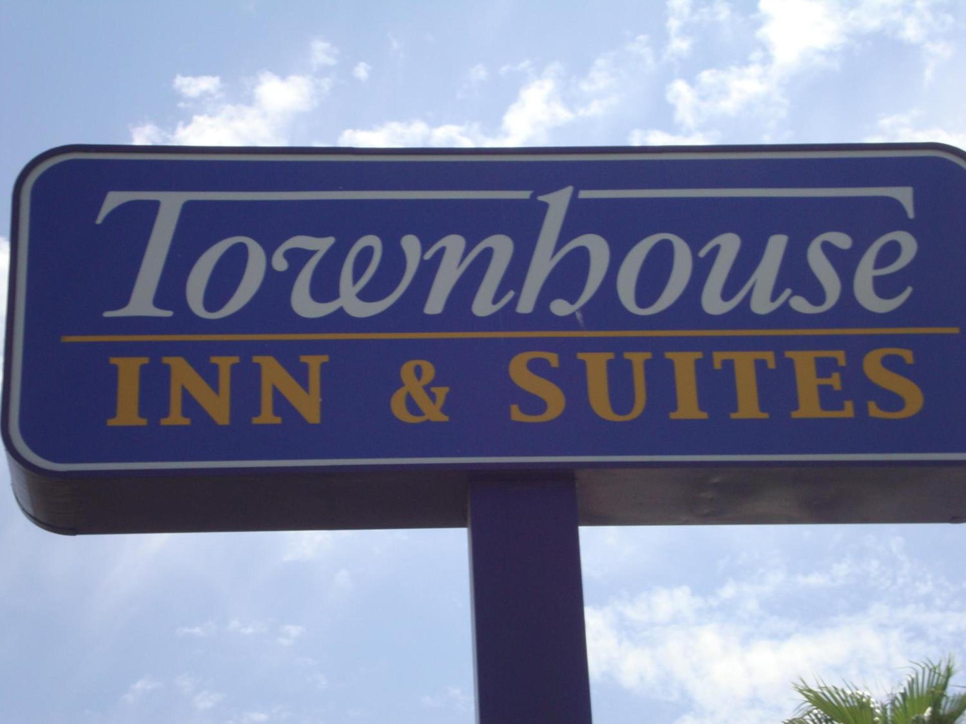 Townhouse Inn and Suites photo 19