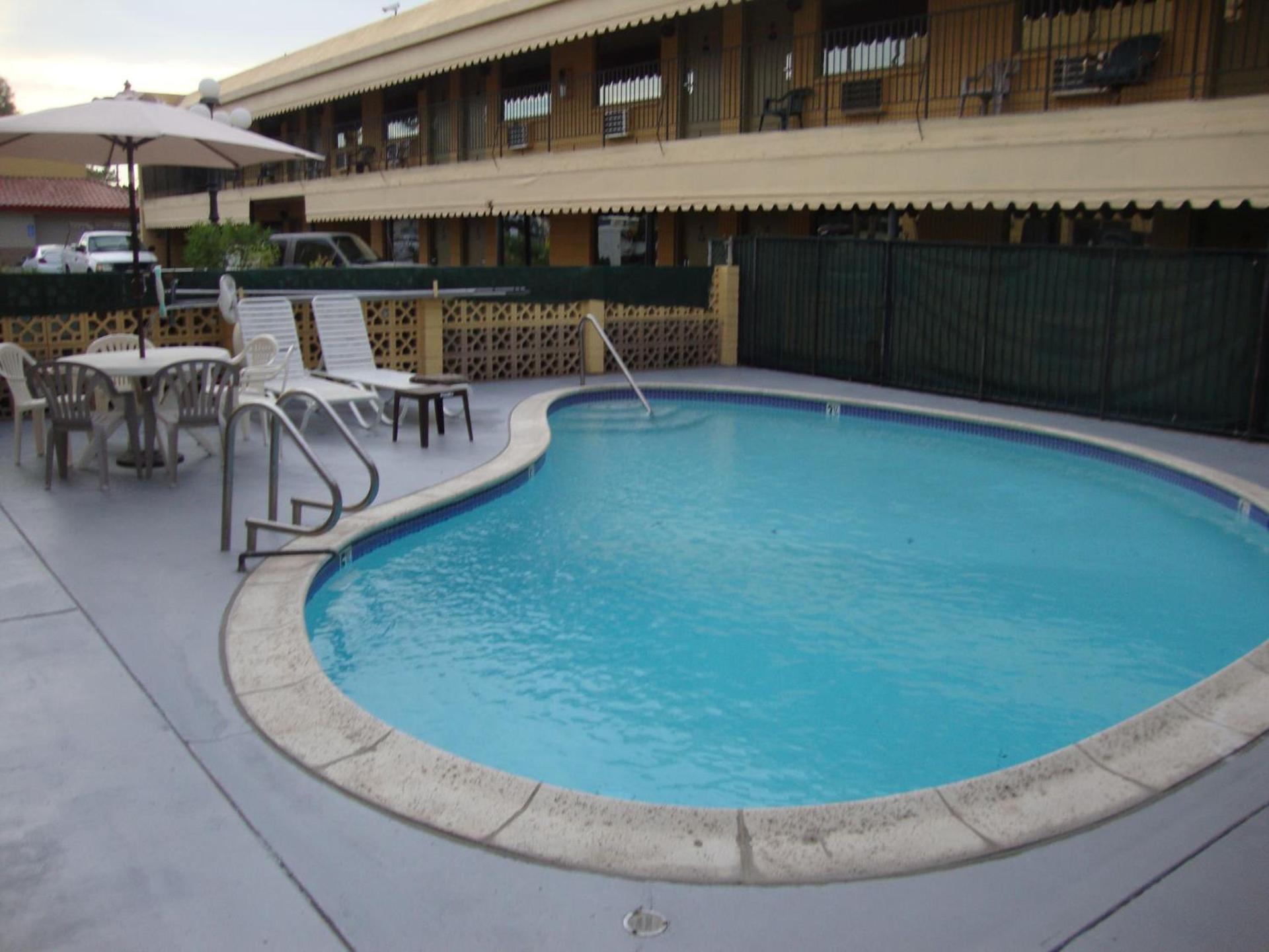 Townhouse Inn and Suites photo 40