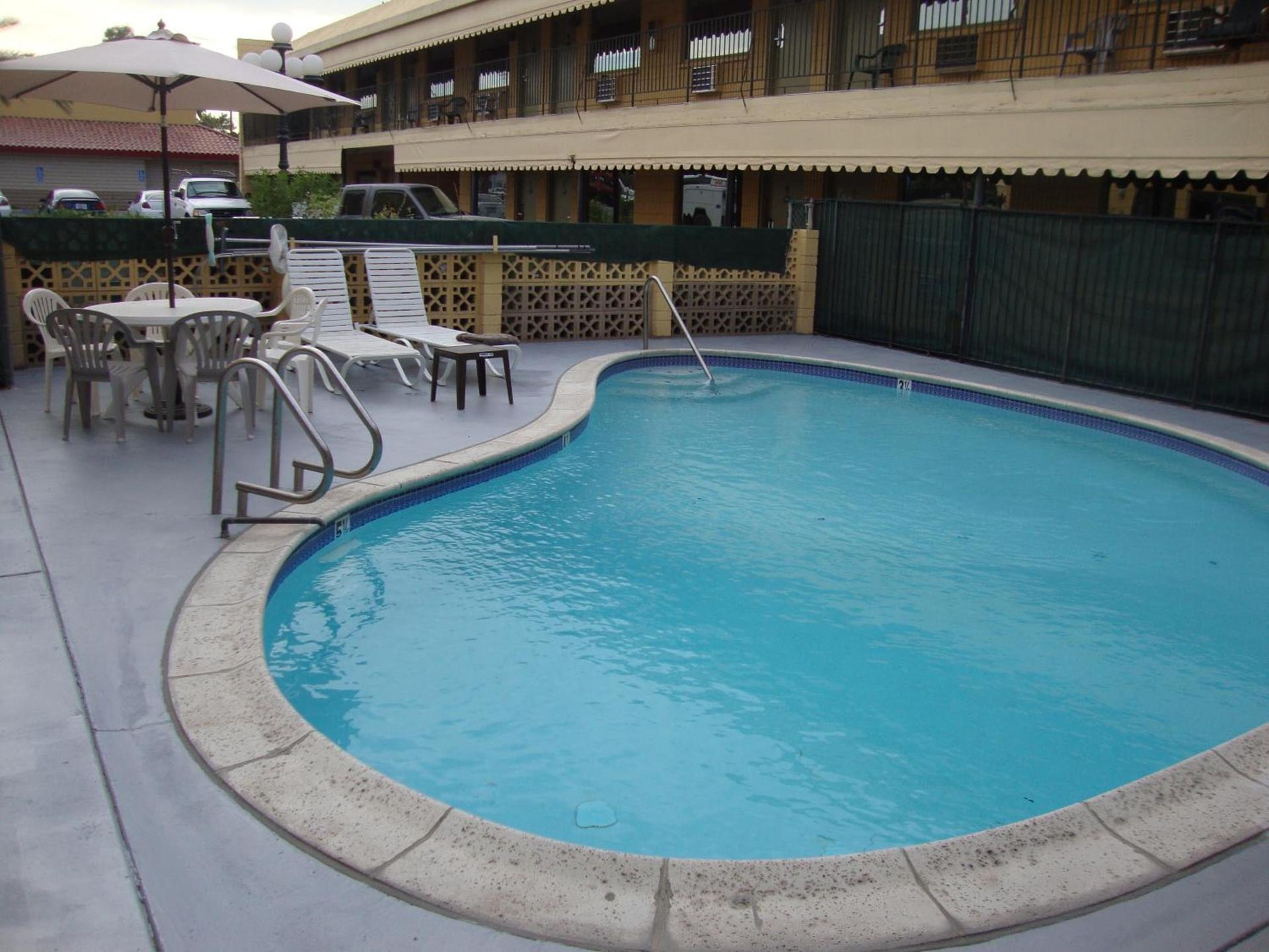 Townhouse Inn and Suites photo 41