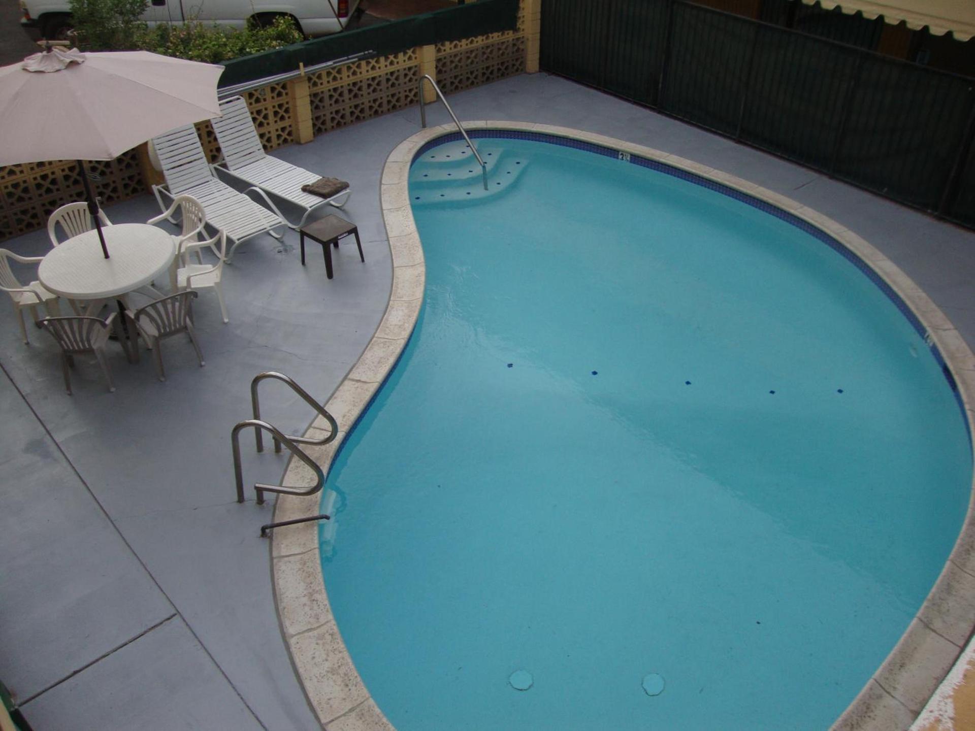 Townhouse Inn and Suites photo 45