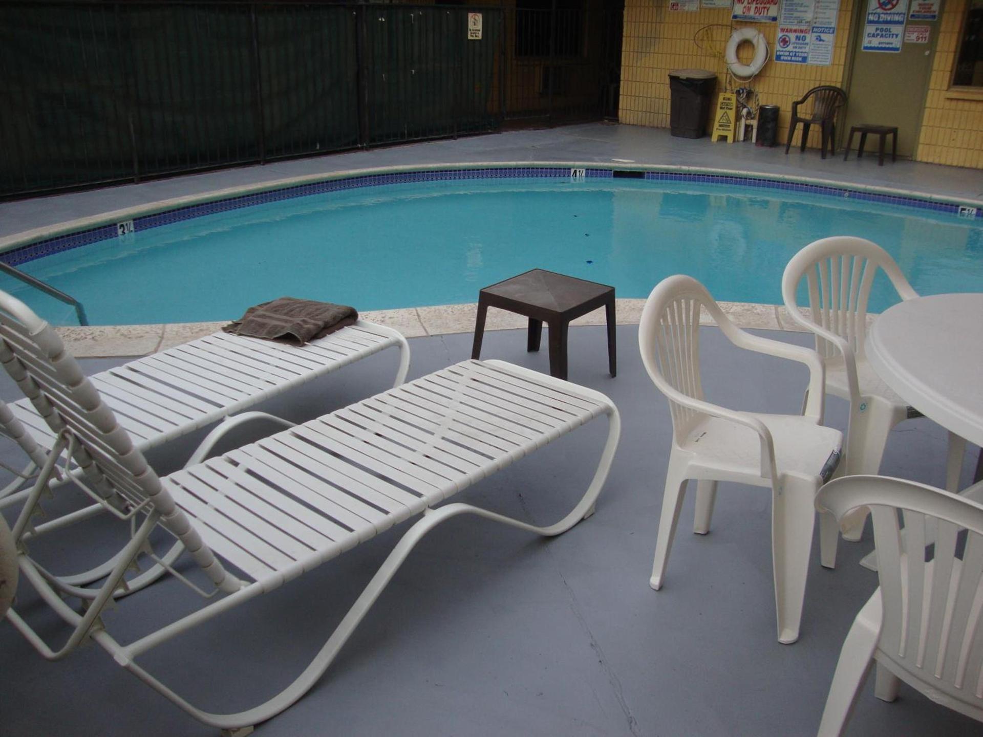 Townhouse Inn and Suites photo 46