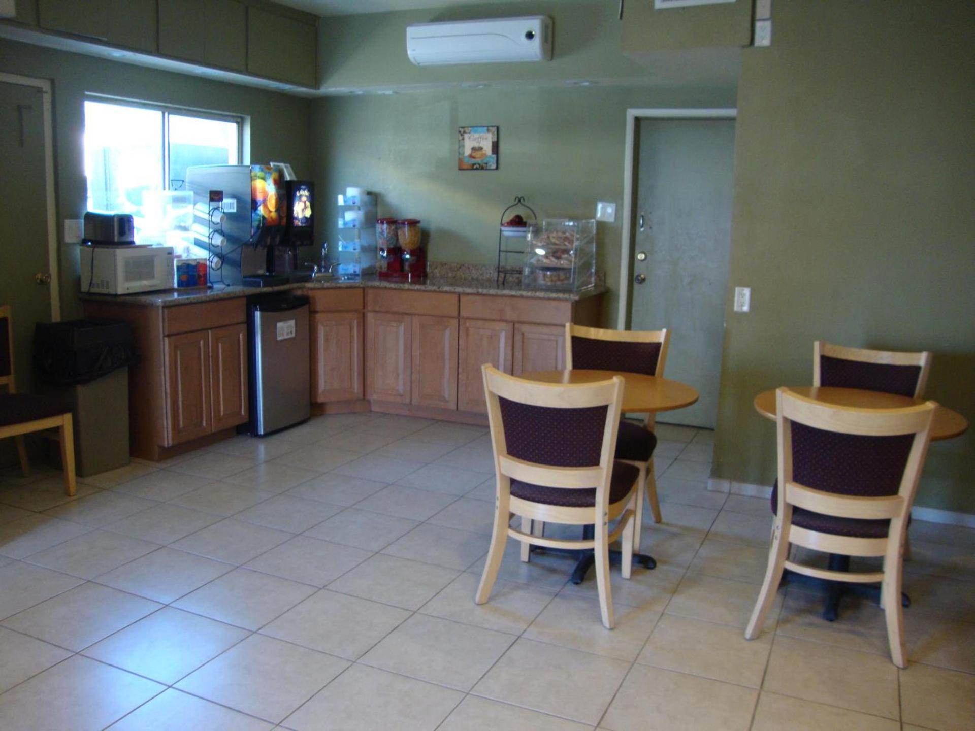 Townhouse Inn and Suites photo 47