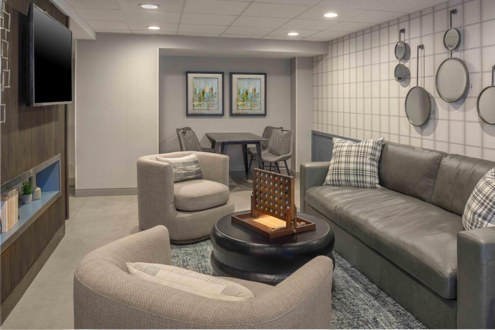 Holiday Inn Express South Burlington - Downtown by IHG photo 62