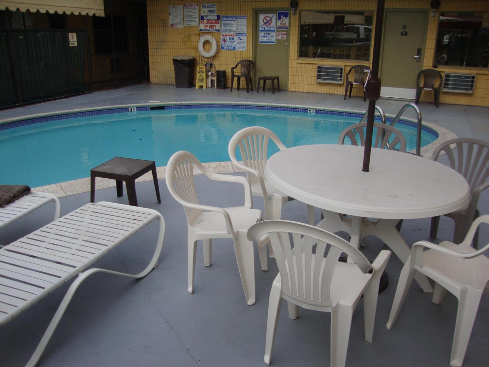 Townhouse Inn and Suites photo 22