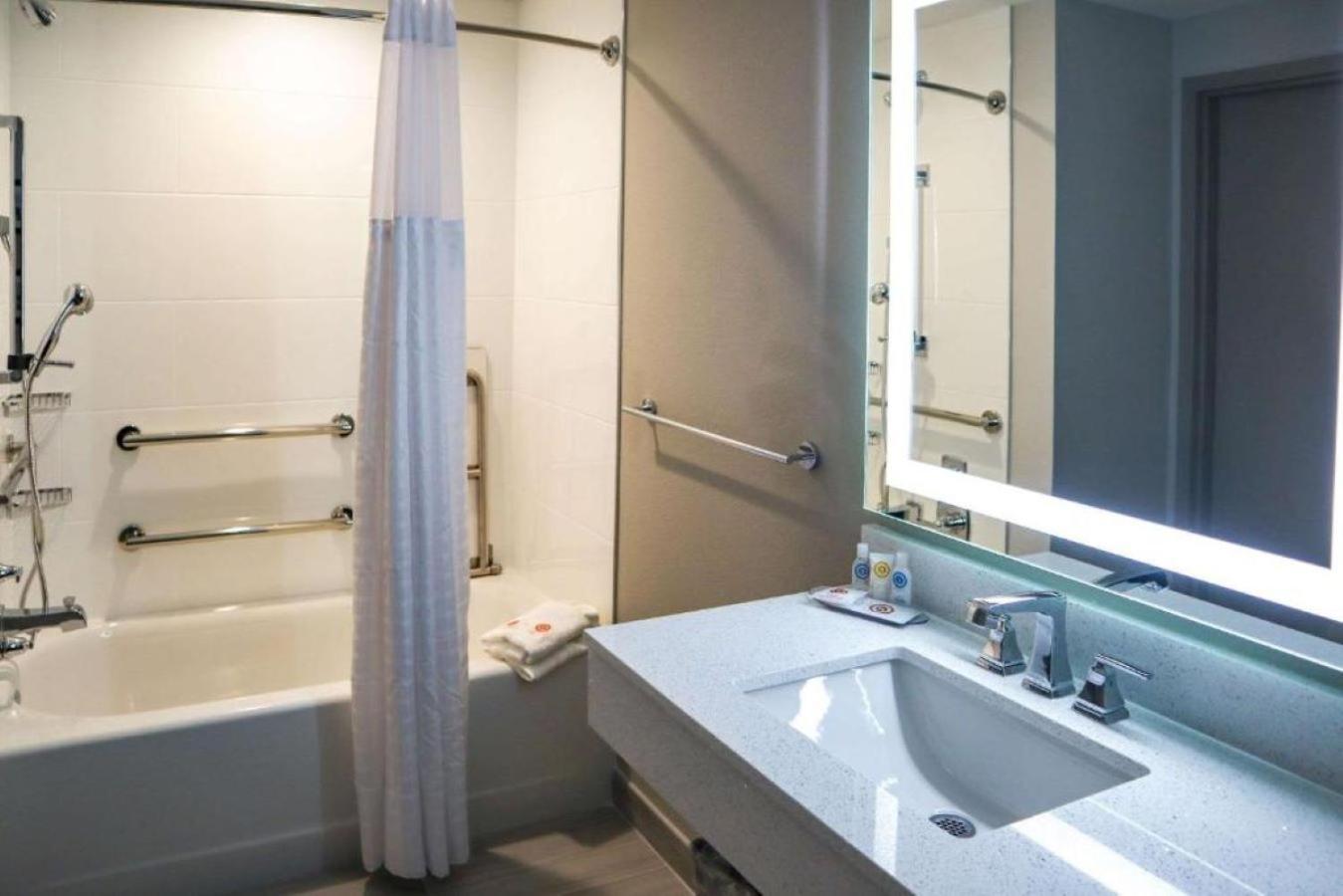 Comfort Inn University photo 37