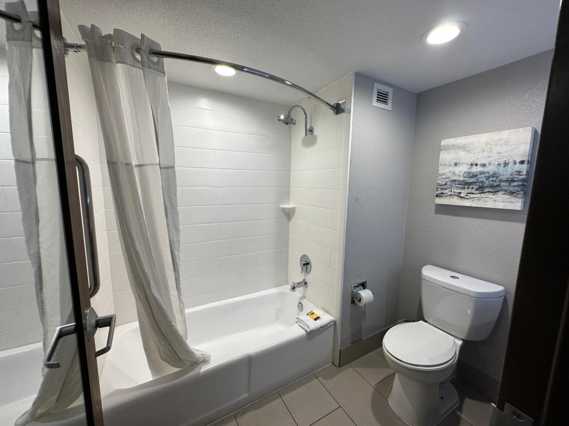 Comfort Inn Dallas North Love Field Airport photo 42