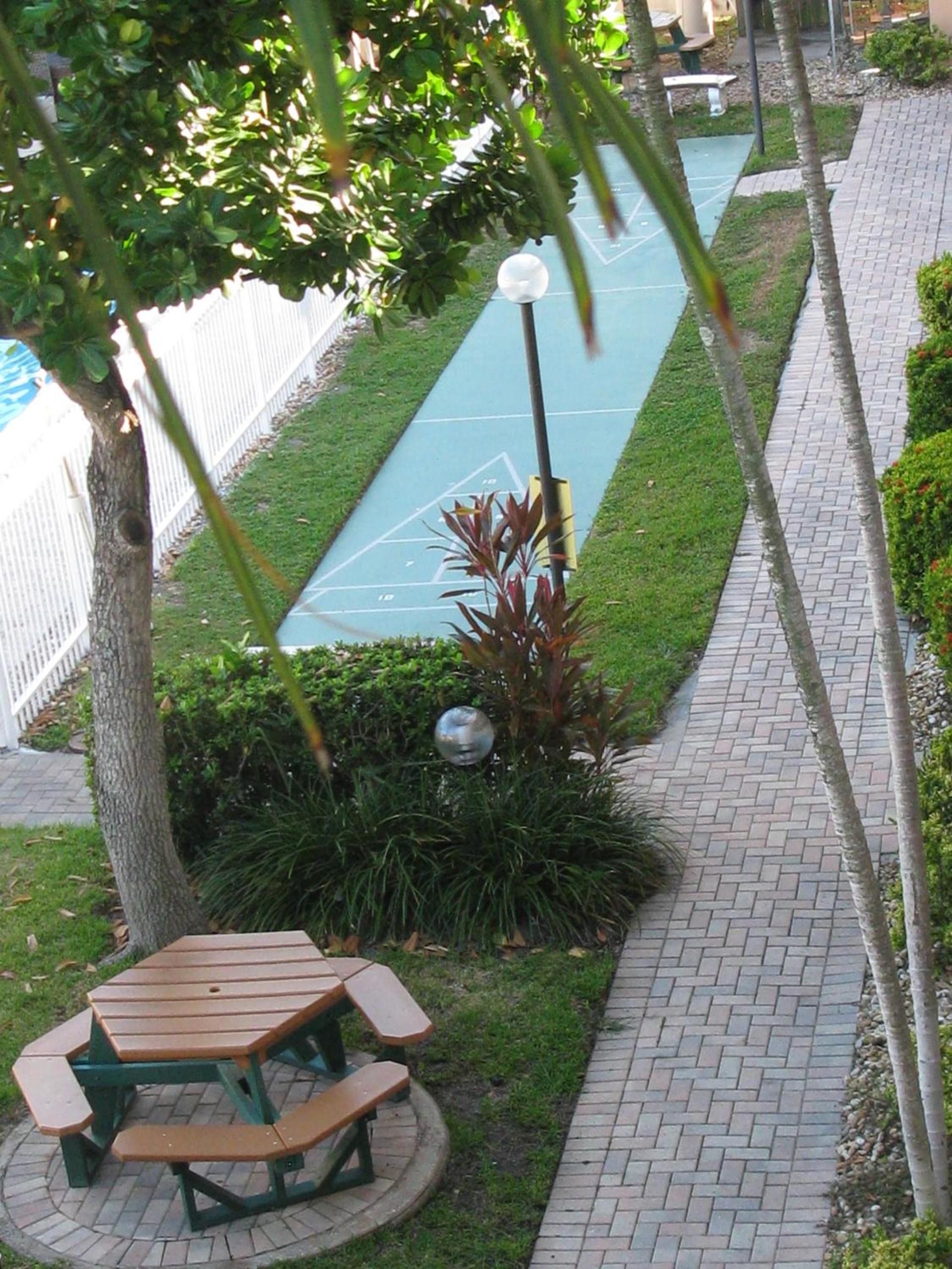 Canada House Pompano Beach photo 8