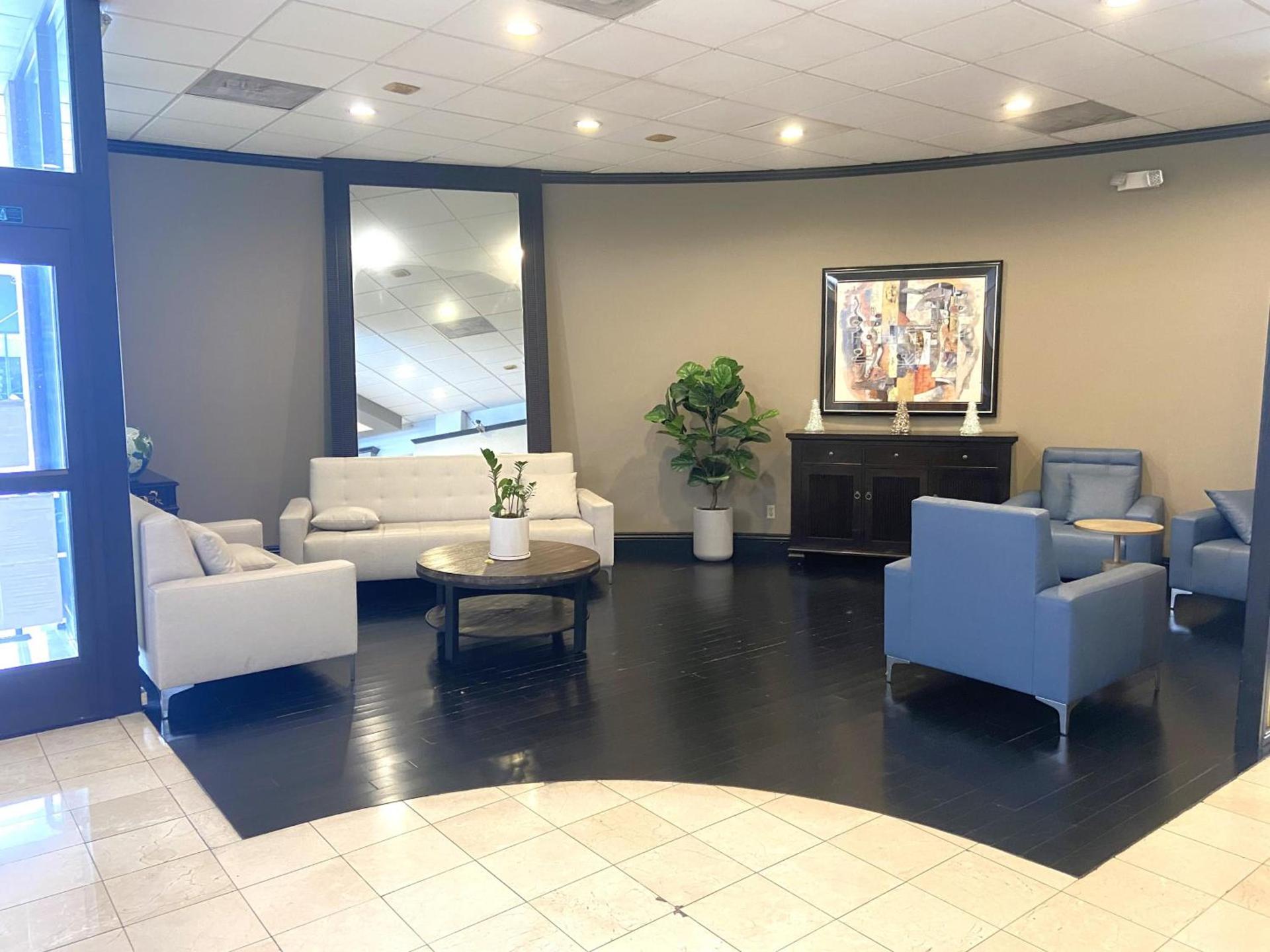 Ramada by Wyndham Los Angeles/Wilshire Center photo 20