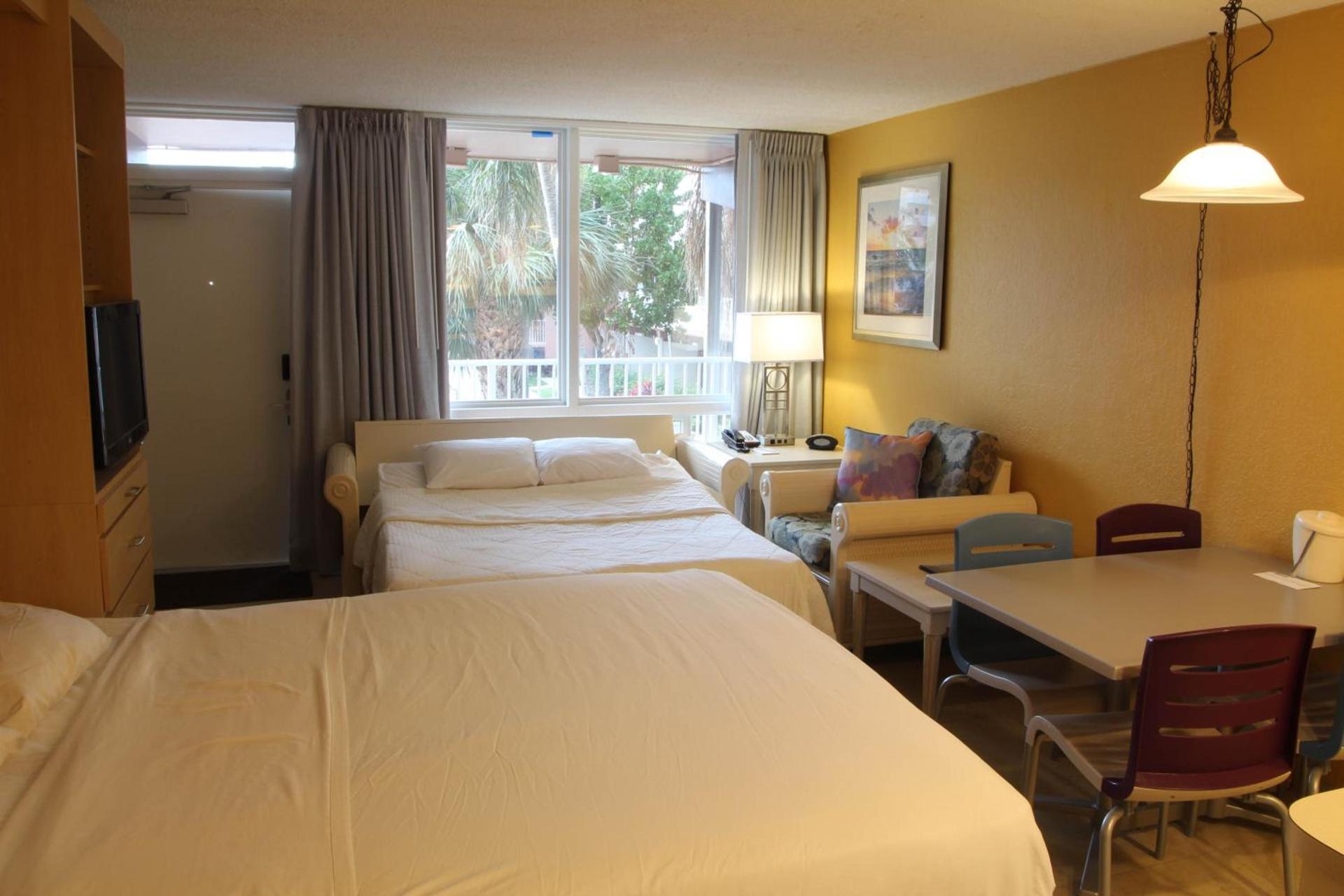 Canada House Pompano Beach photo 16