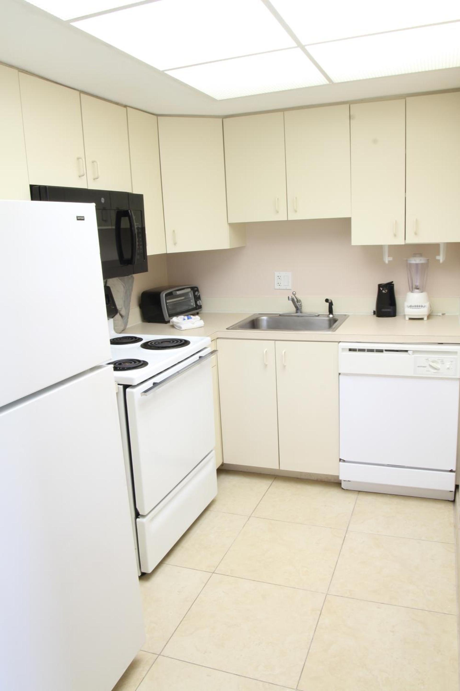 Canada House Pompano Beach photo 10