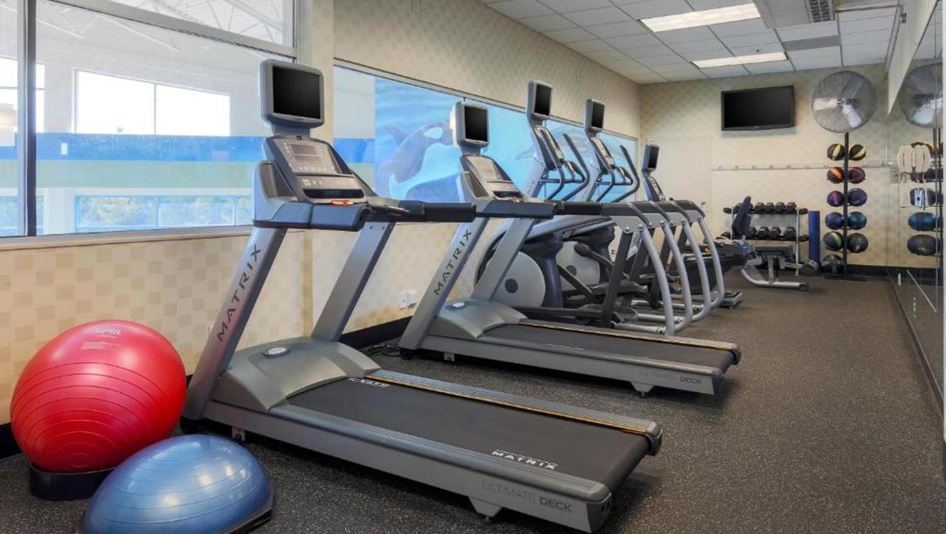 Wyndham Flint MI Grand Blanc Bishop Airport Conference Ct photo 9