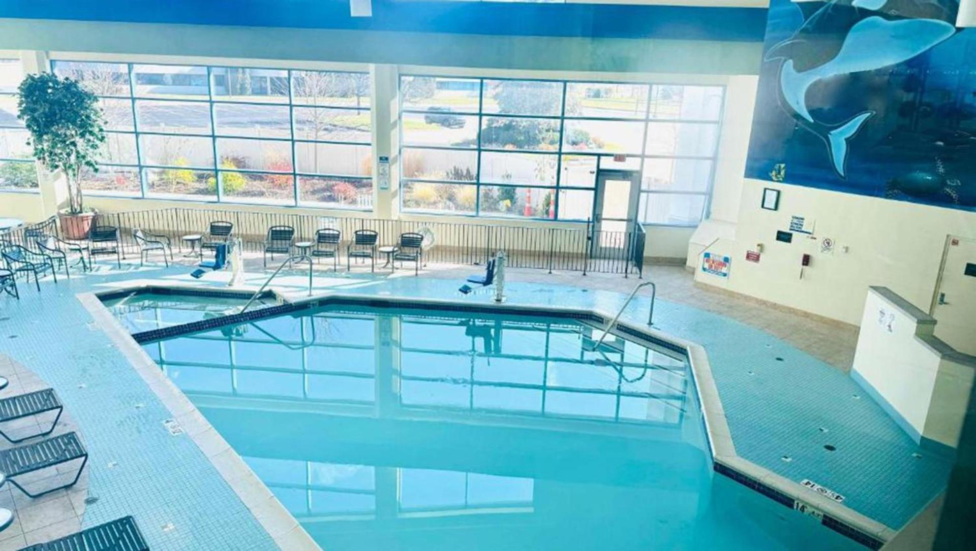 Wyndham Flint MI Grand Blanc Bishop Airport Conference Ct photo 4