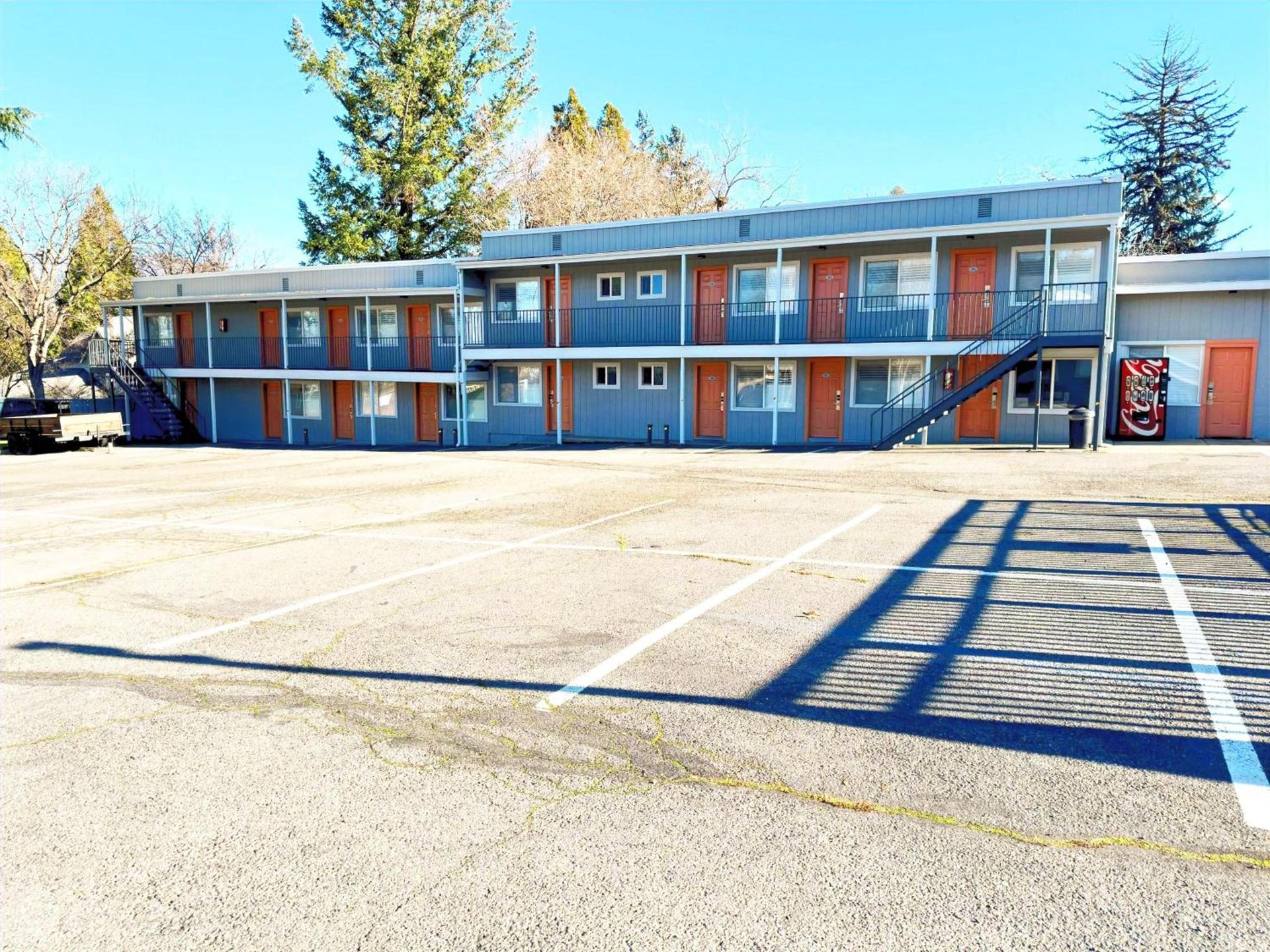 Ashland Motel - Oregon photo 12