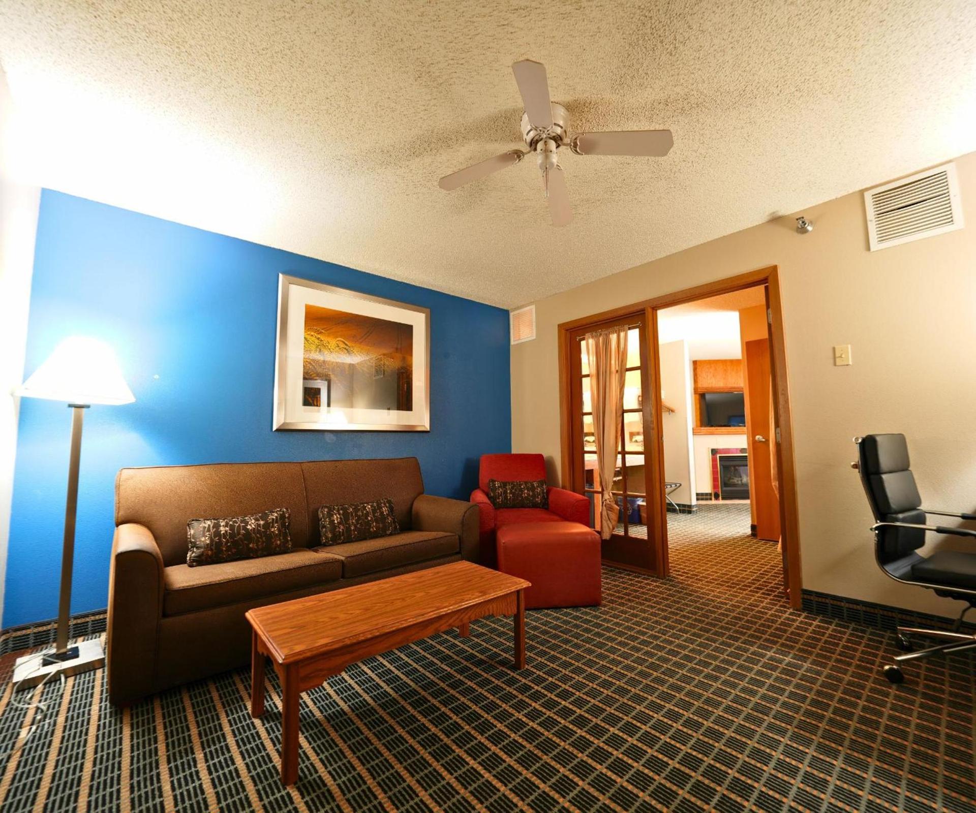 Baymont by Wyndham Marshalltown photo 43