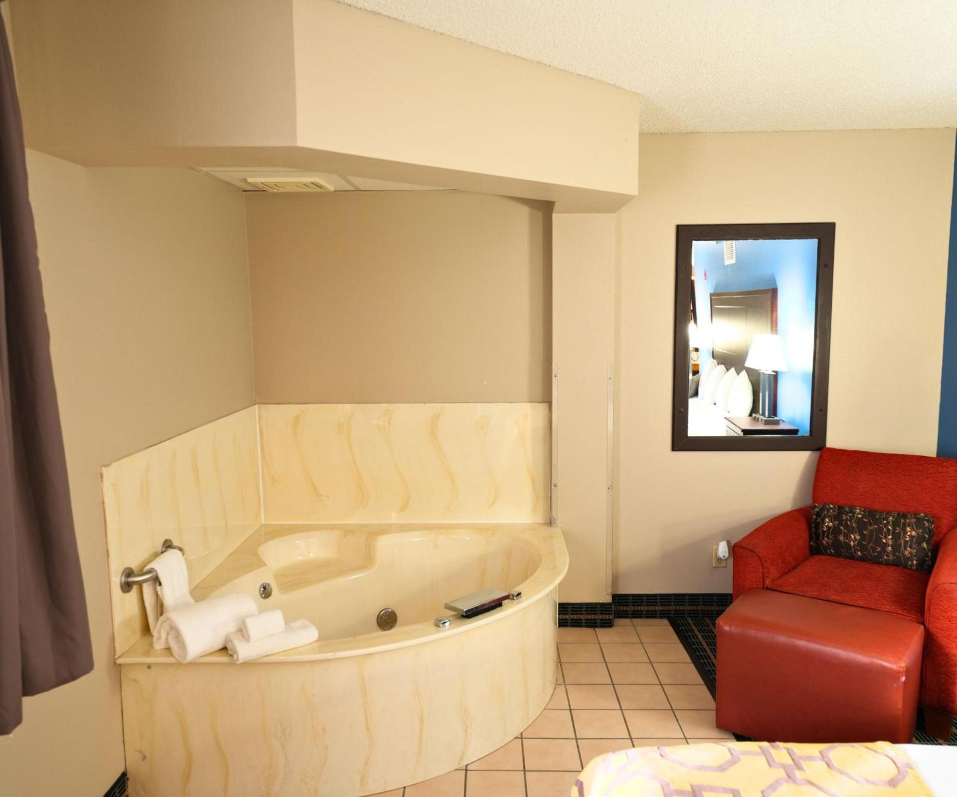 Baymont by Wyndham Marshalltown photo 47