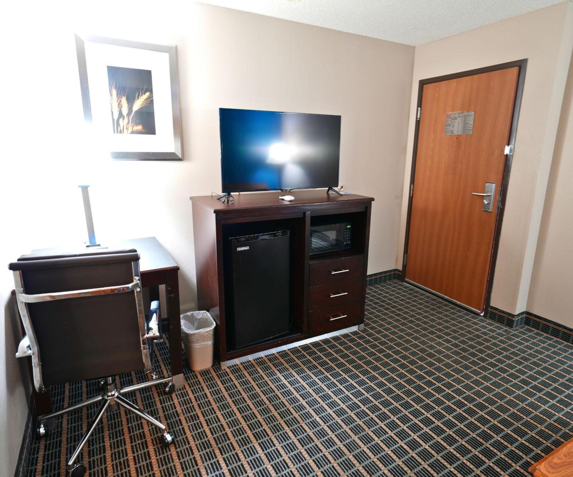Baymont by Wyndham Marshalltown photo 49
