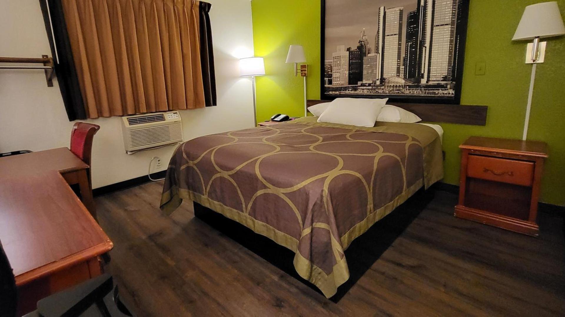 Super 8 by Wyndham Canton/Livonia Area photo 13