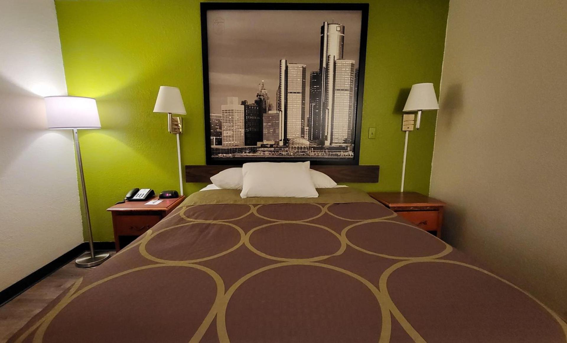 Super 8 by Wyndham Canton/Livonia Area photo 14