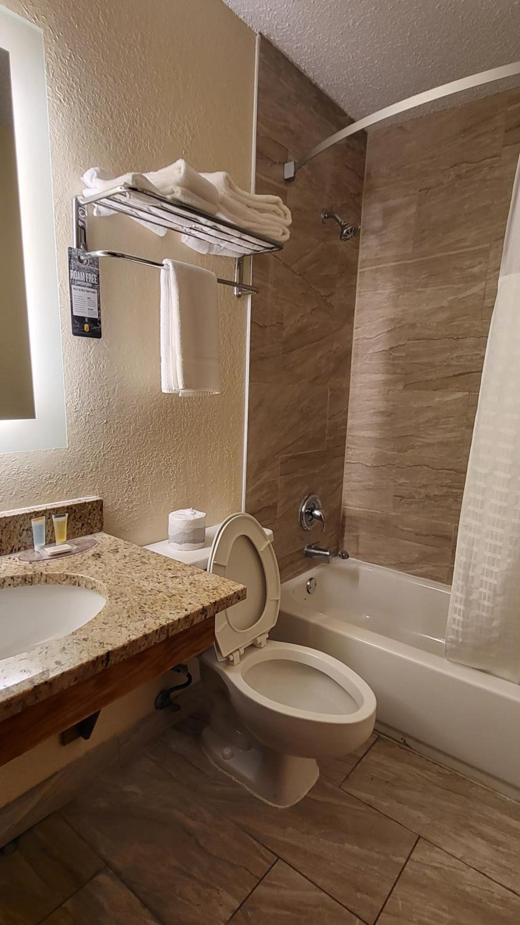 Super 8 by Wyndham Canton/Livonia Area photo 33