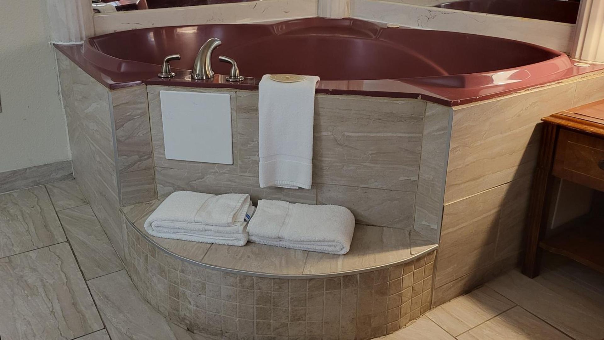 Super 8 by Wyndham Canton/Livonia Area photo 31