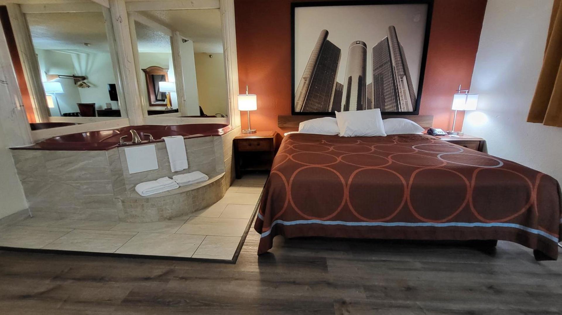 Super 8 by Wyndham Canton/Livonia Area photo 29