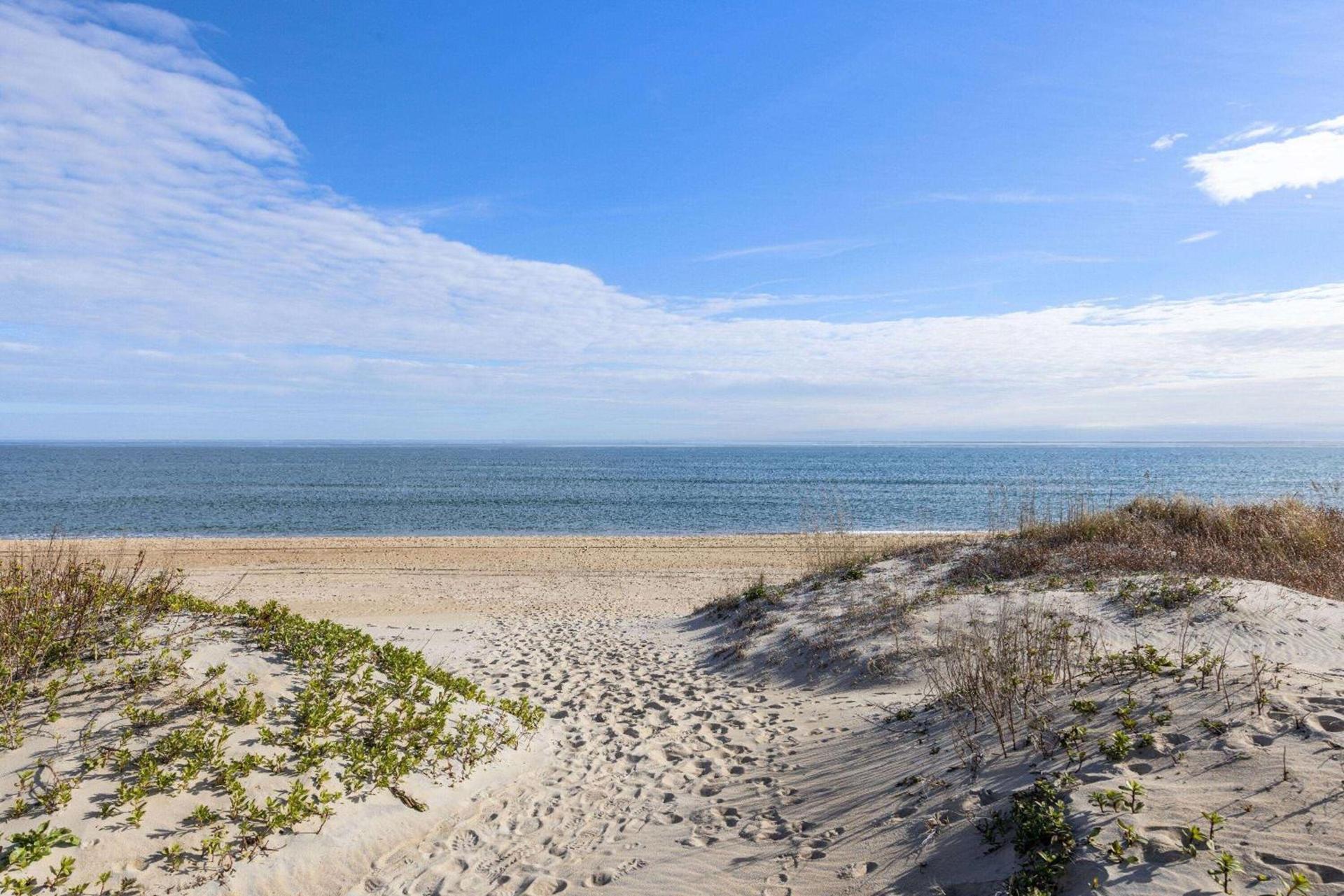 Days Inn by Wyndham Kill Devil Hills Oceanfront - Wilbur photo 3
