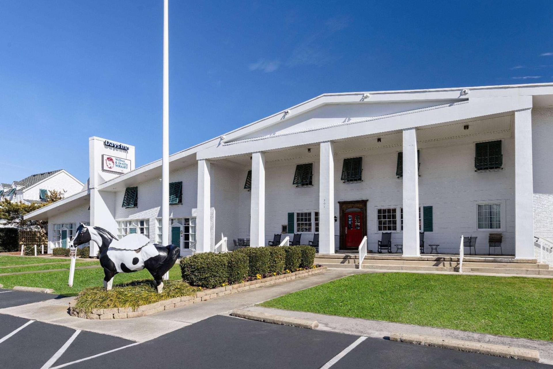 Days Inn by Wyndham Kill Devil Hills Oceanfront - Wilbur photo 4