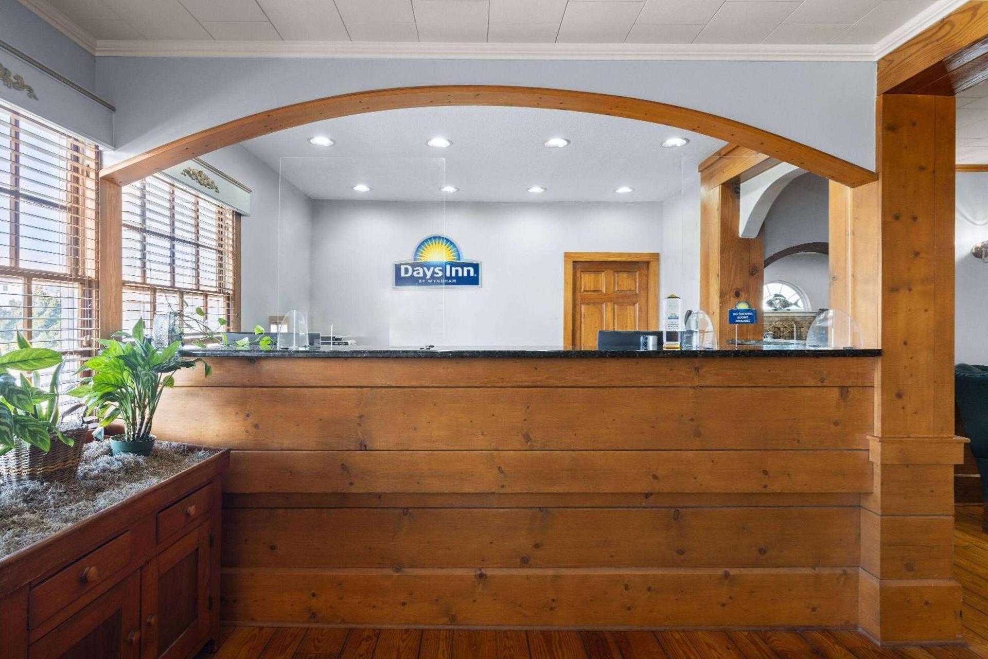 Days Inn by Wyndham Kill Devil Hills Oceanfront - Wilbur photo 6