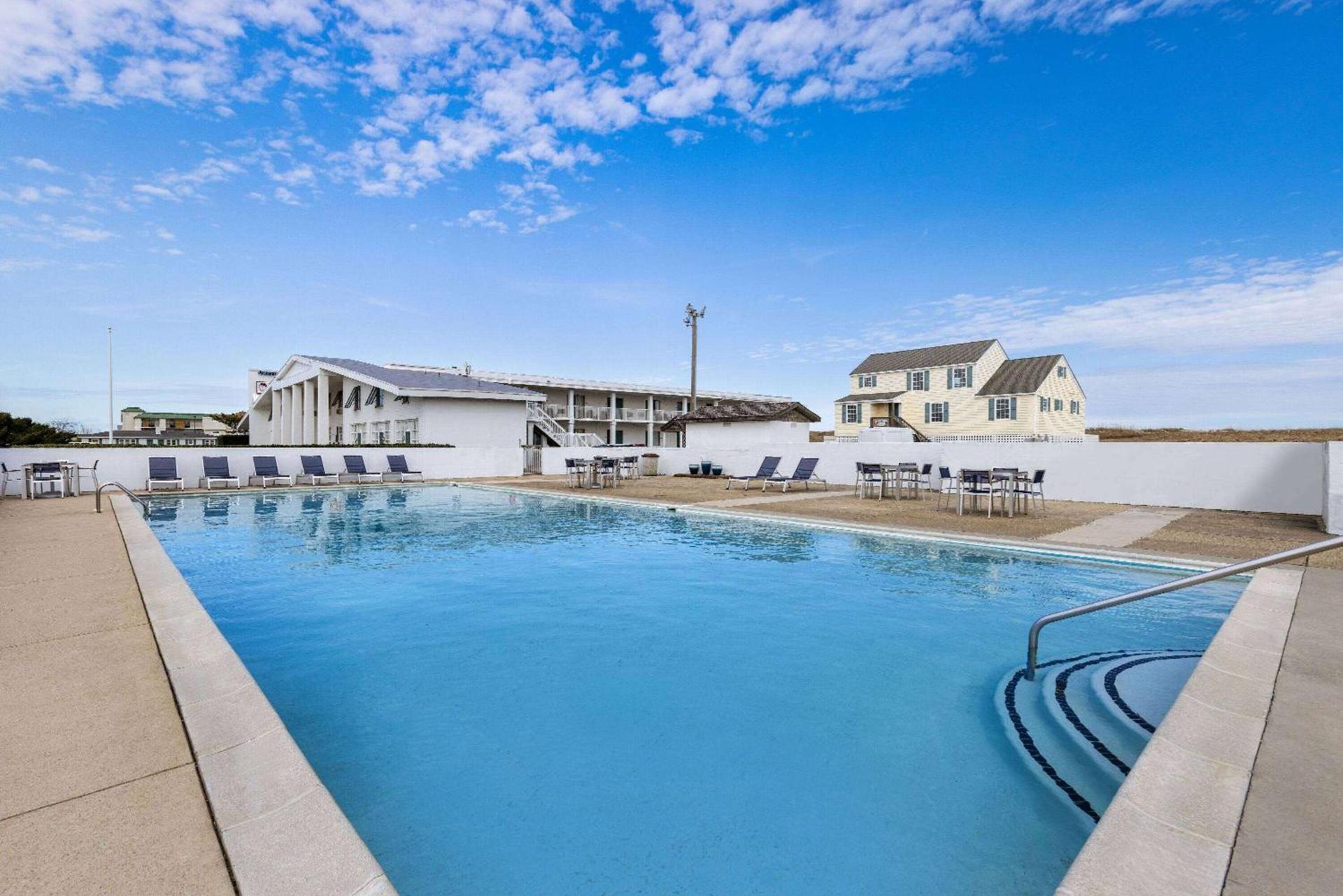 Days Inn by Wyndham Kill Devil Hills Oceanfront - Wilbur photo 9