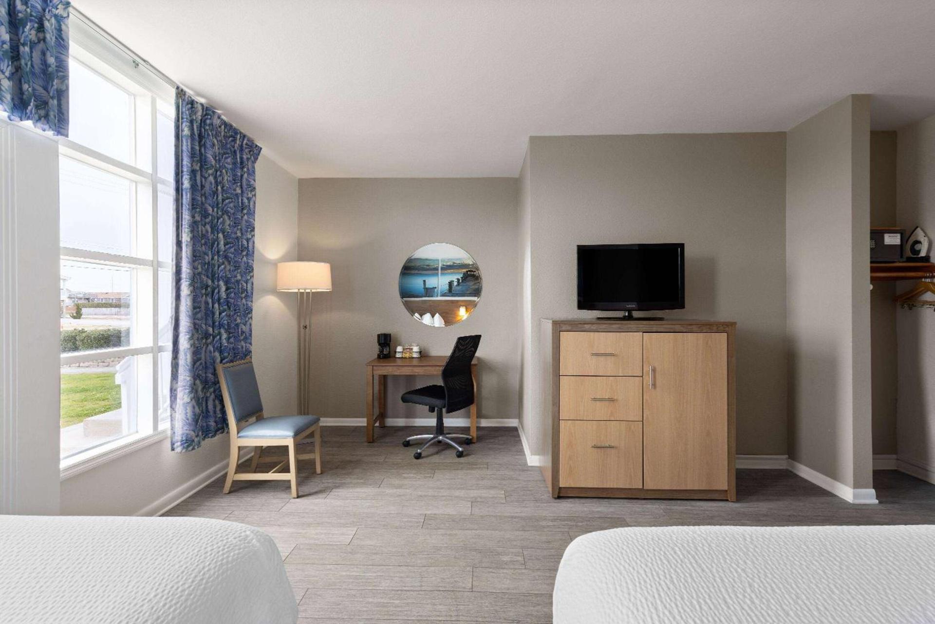 Days Inn by Wyndham Kill Devil Hills Oceanfront - Wilbur photo 10