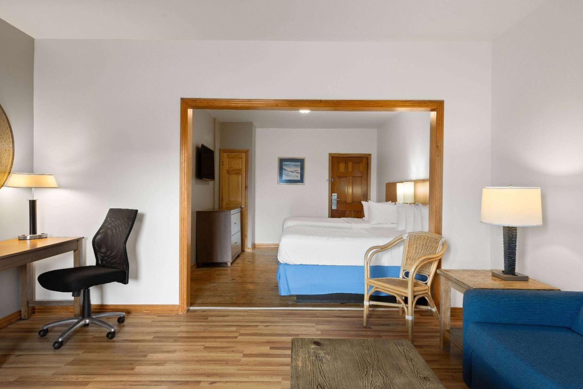Days Inn by Wyndham Kill Devil Hills Oceanfront - Wilbur photo 22
