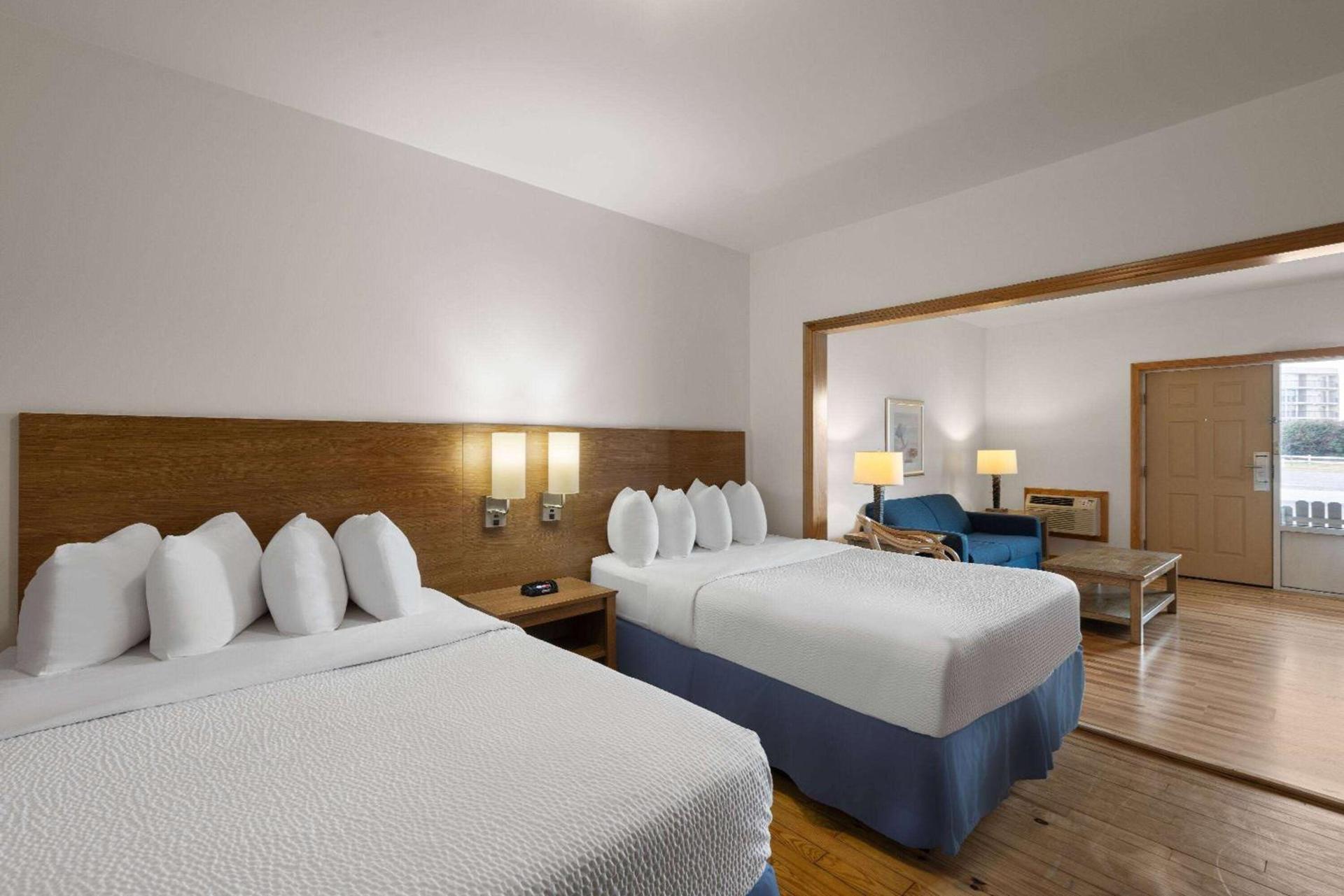 Days Inn by Wyndham Kill Devil Hills Oceanfront - Wilbur photo 53