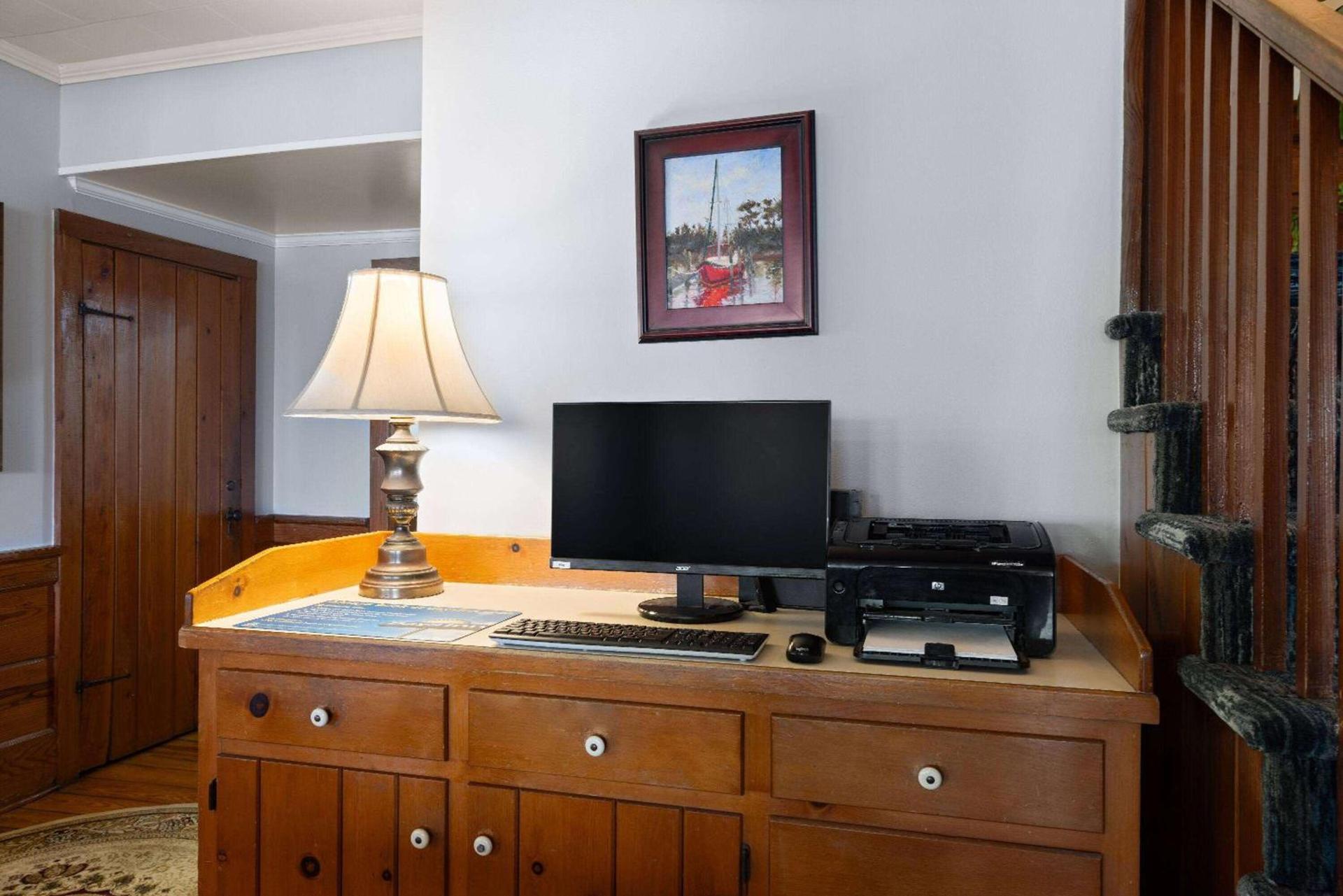 Days Inn by Wyndham Kill Devil Hills Oceanfront - Wilbur photo 35