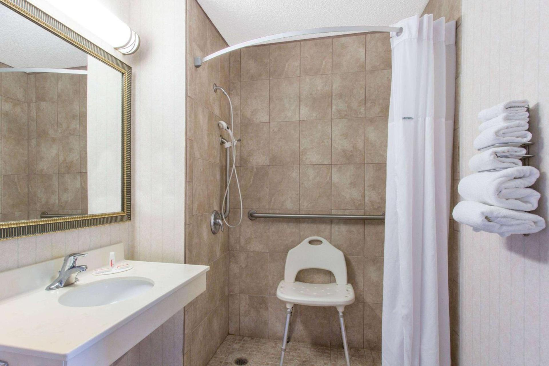 Days Inn by Wyndham Princeton photo 5