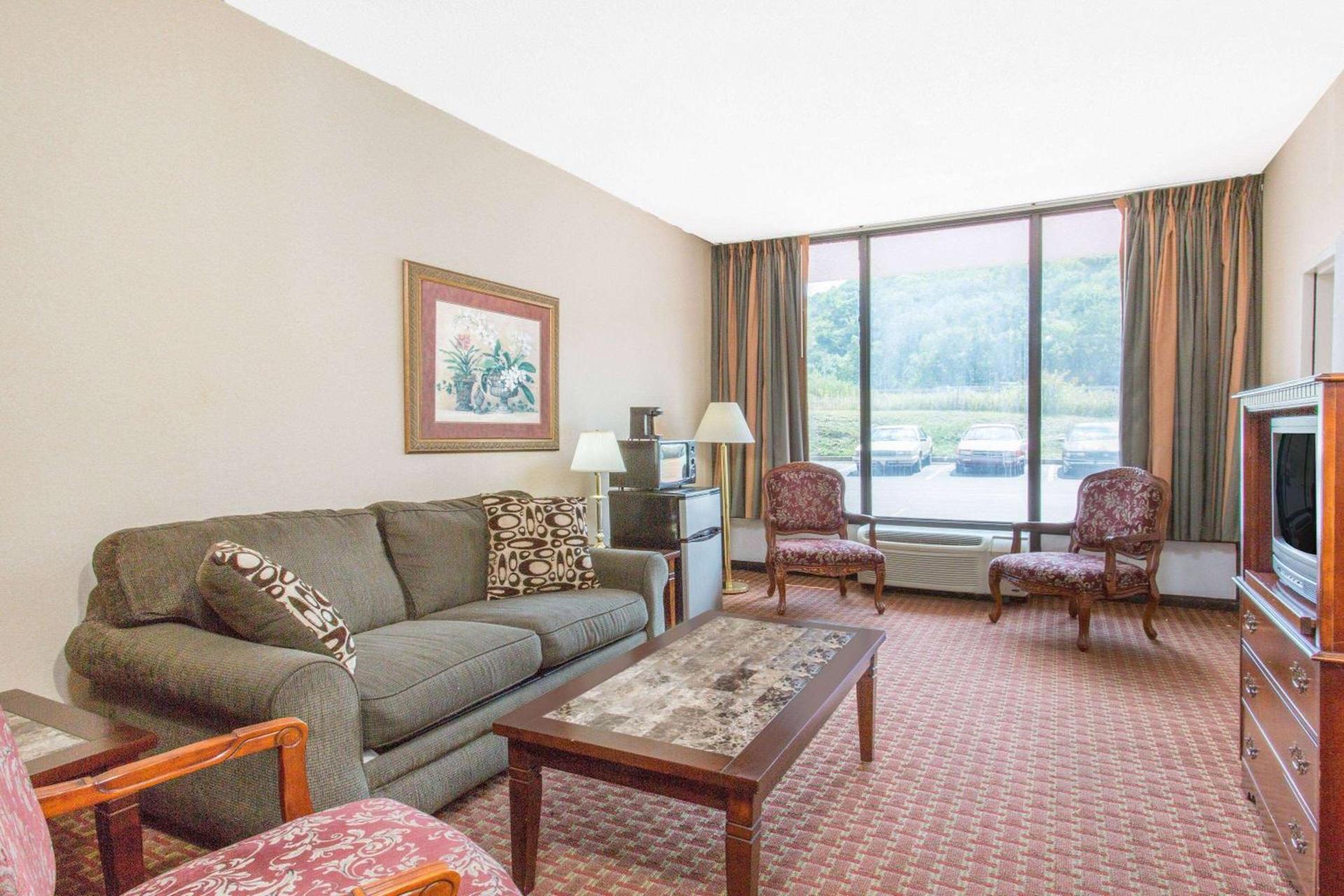 Days Inn by Wyndham Princeton photo 10