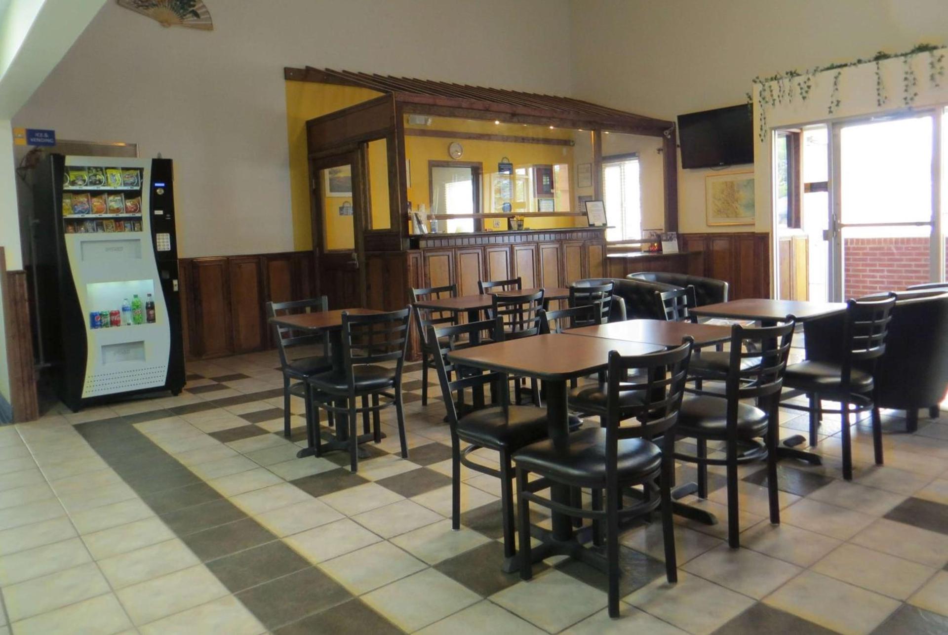 Days Inn by Wyndham Alamosa photo 14