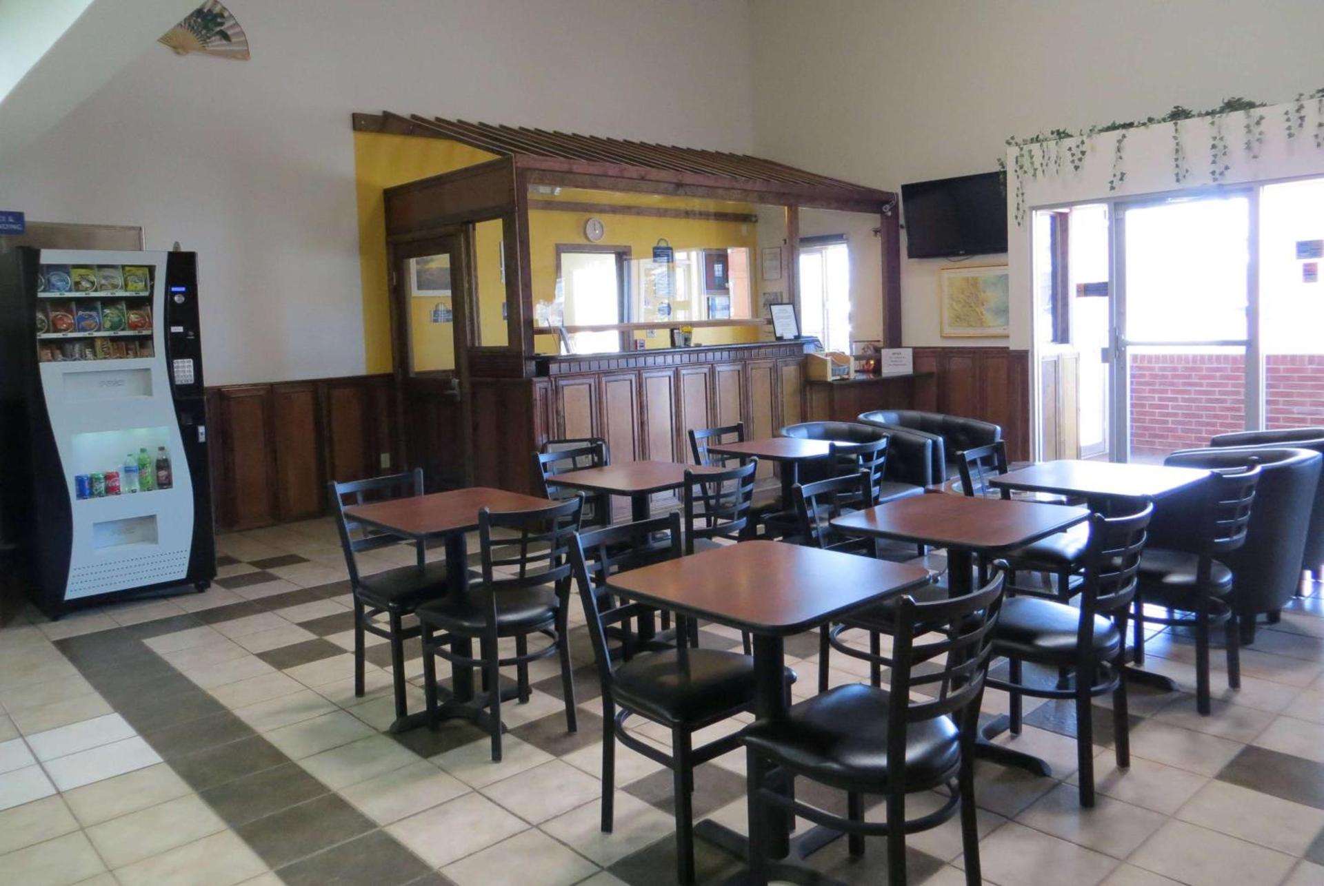 Days Inn by Wyndham Alamosa photo 19