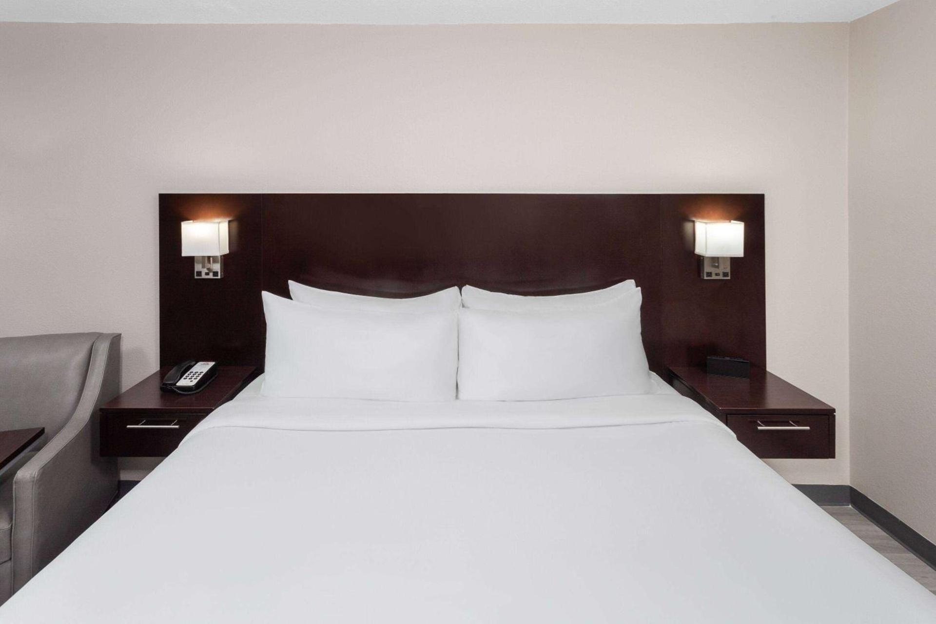 Days Inn by Wyndham Melbourne photo 3
