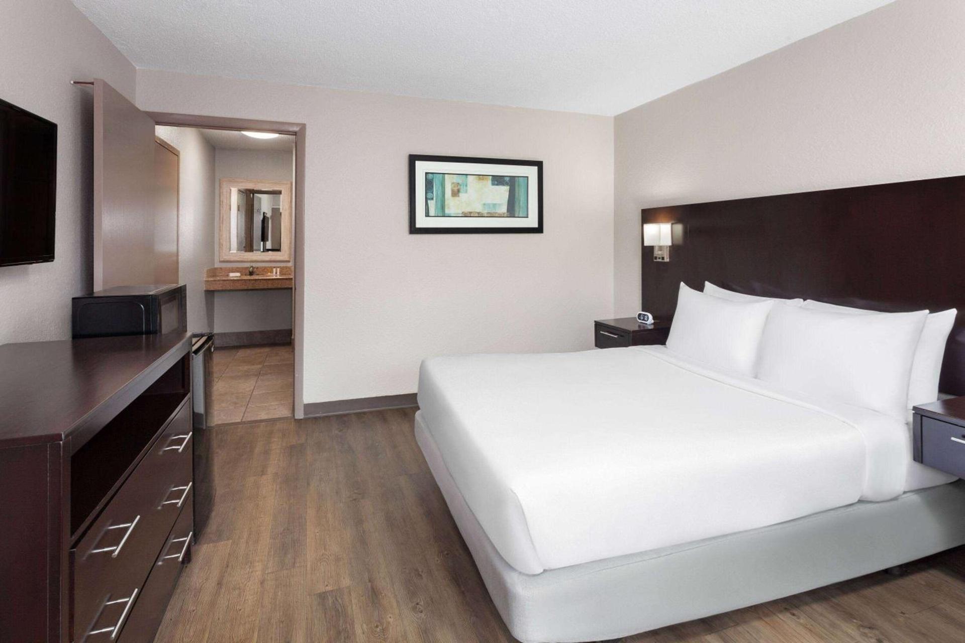 Days Inn by Wyndham Melbourne photo 4