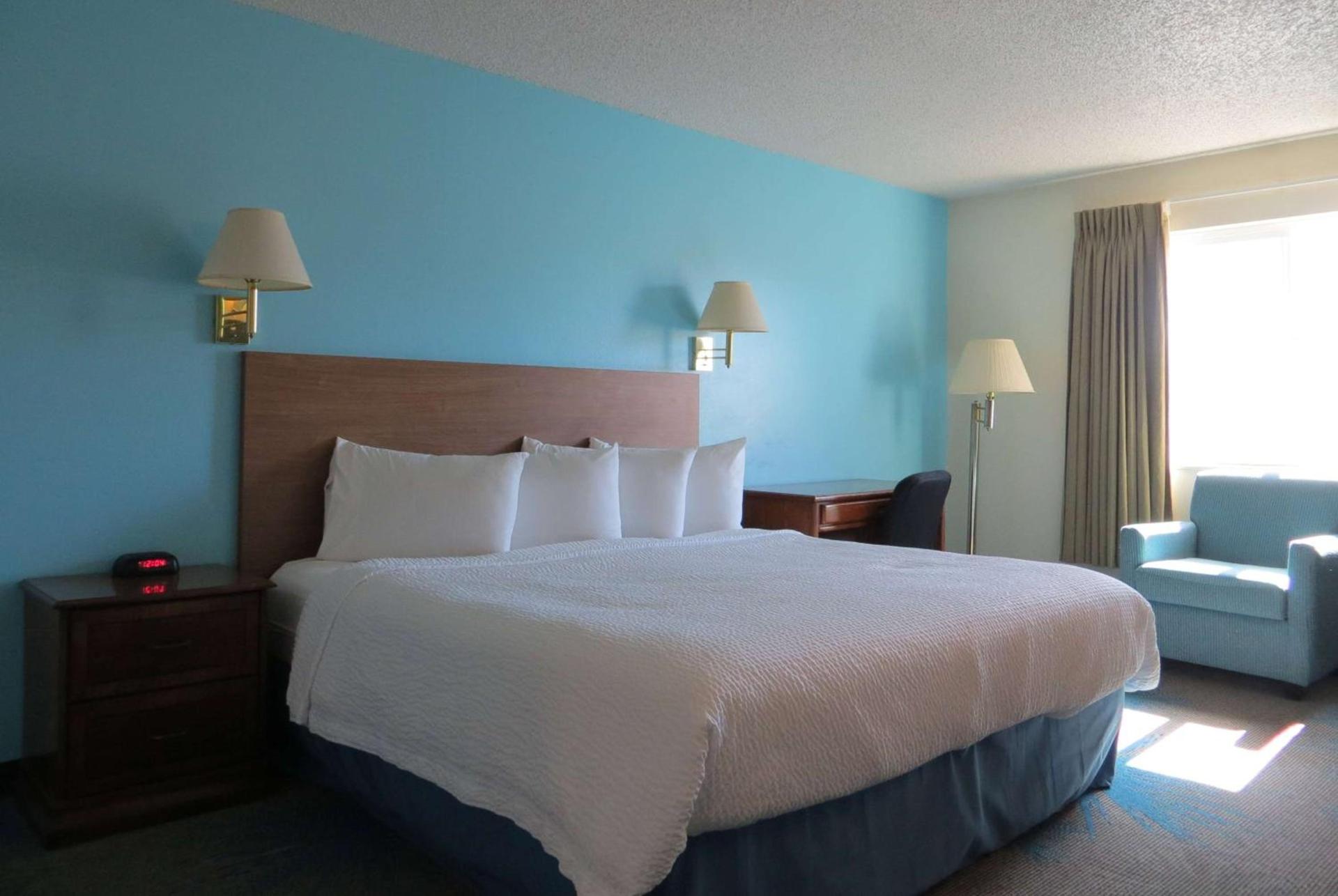 Days Inn by Wyndham Alamosa photo 32
