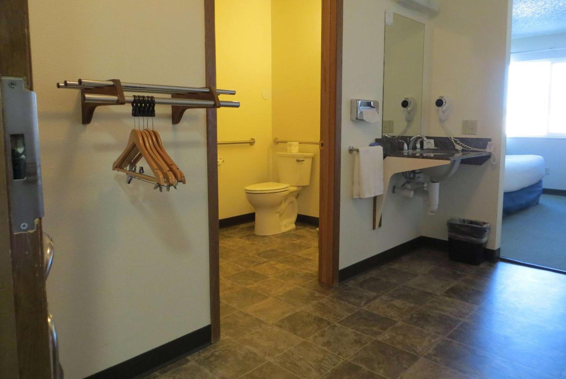 Days Inn by Wyndham Alamosa photo 40