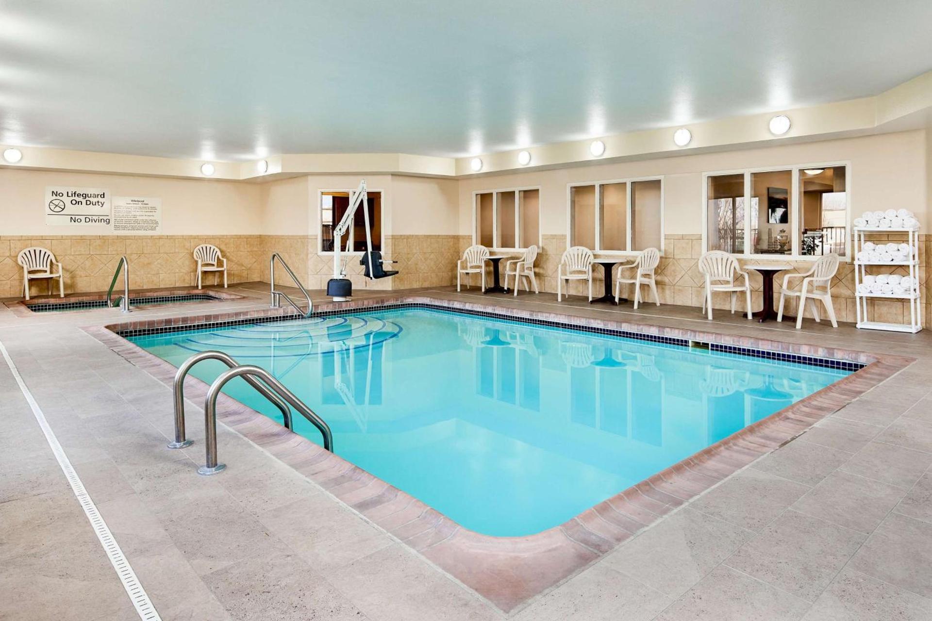 Hampton Inn Longmont photo 8