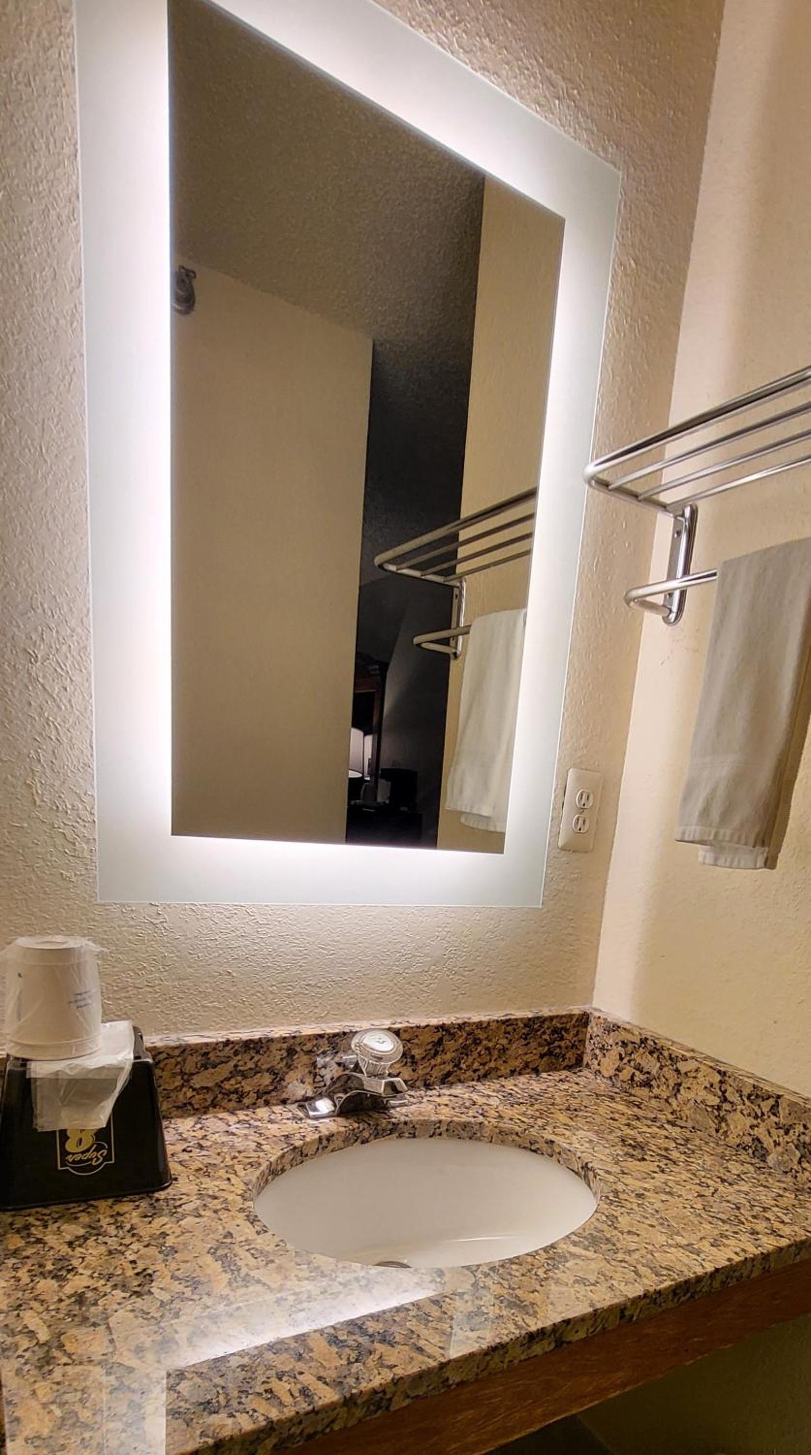 Super 8 by Wyndham Canton/Livonia Area photo 40