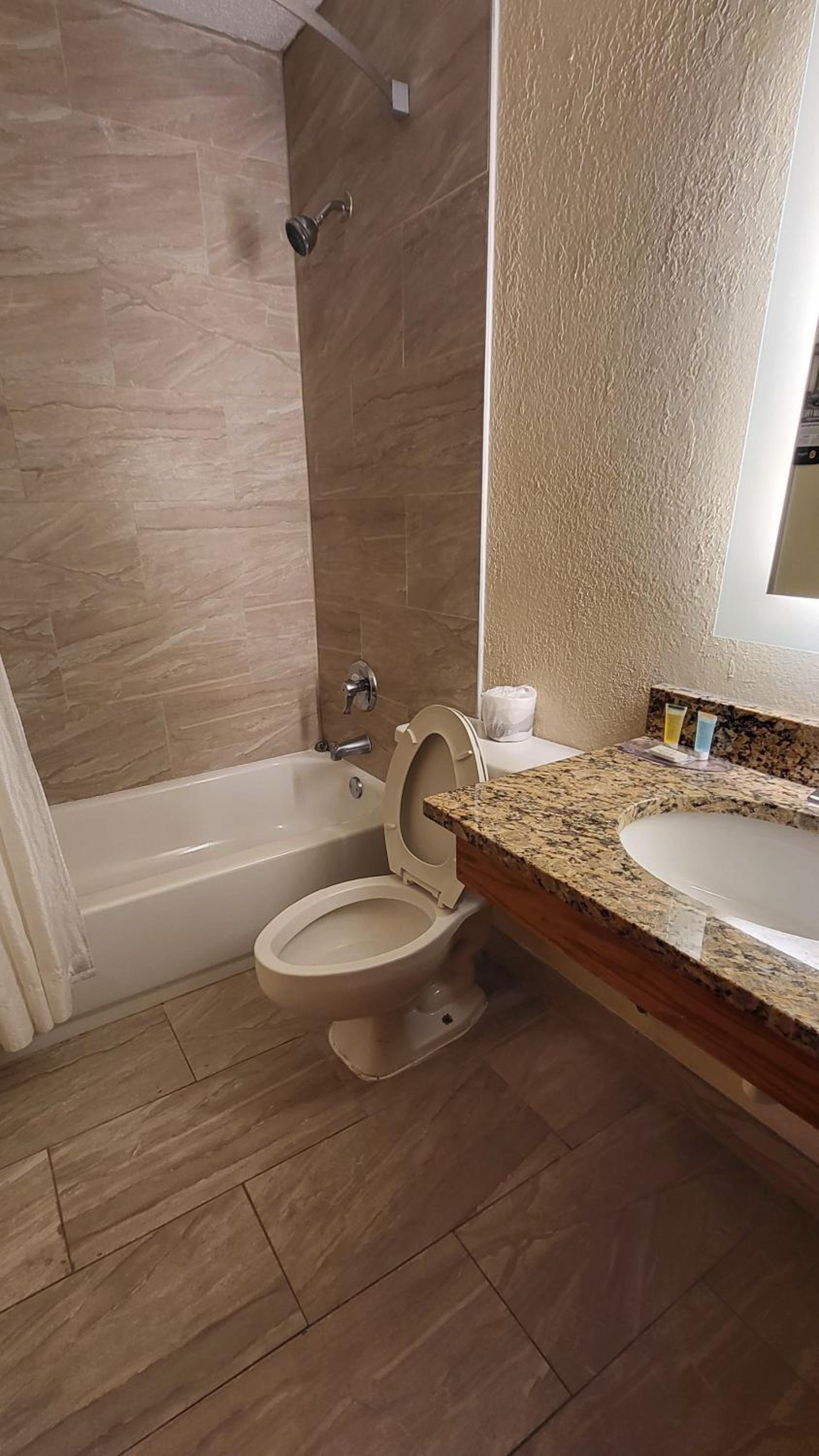Super 8 by Wyndham Canton/Livonia Area photo 41