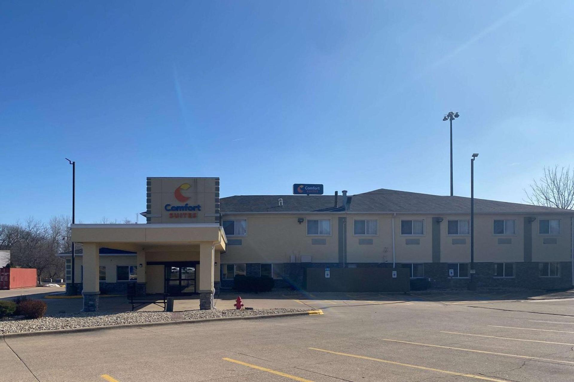 Comfort Suites Peoria I-74 photo 3