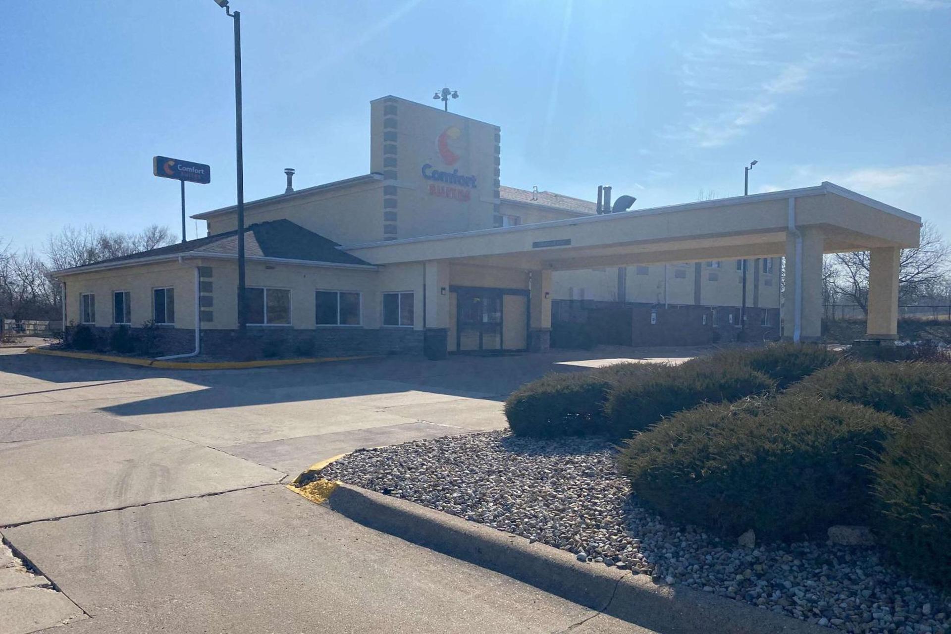 Comfort Suites Peoria I-74 photo 4