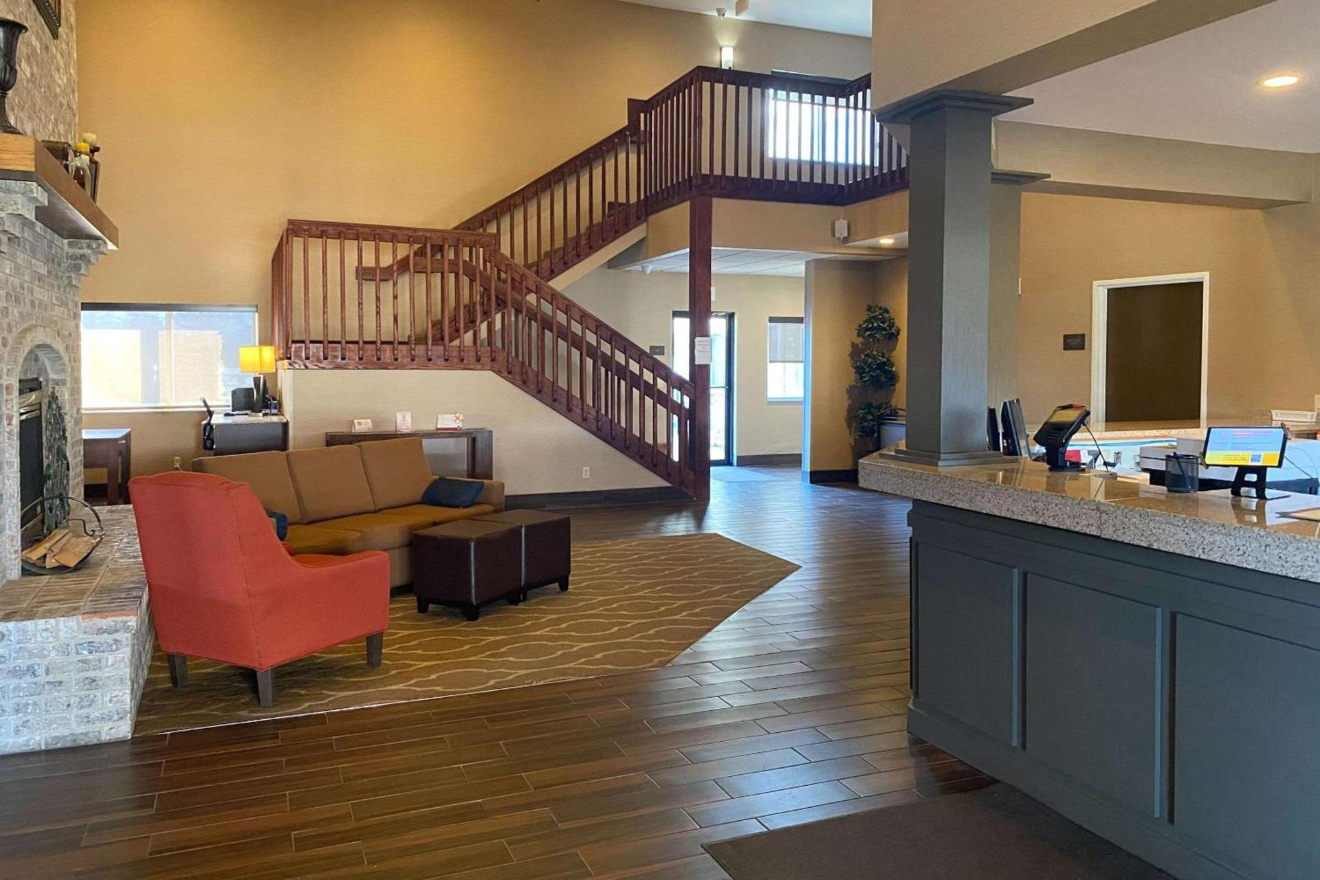 Comfort Suites Peoria I-74 photo 7