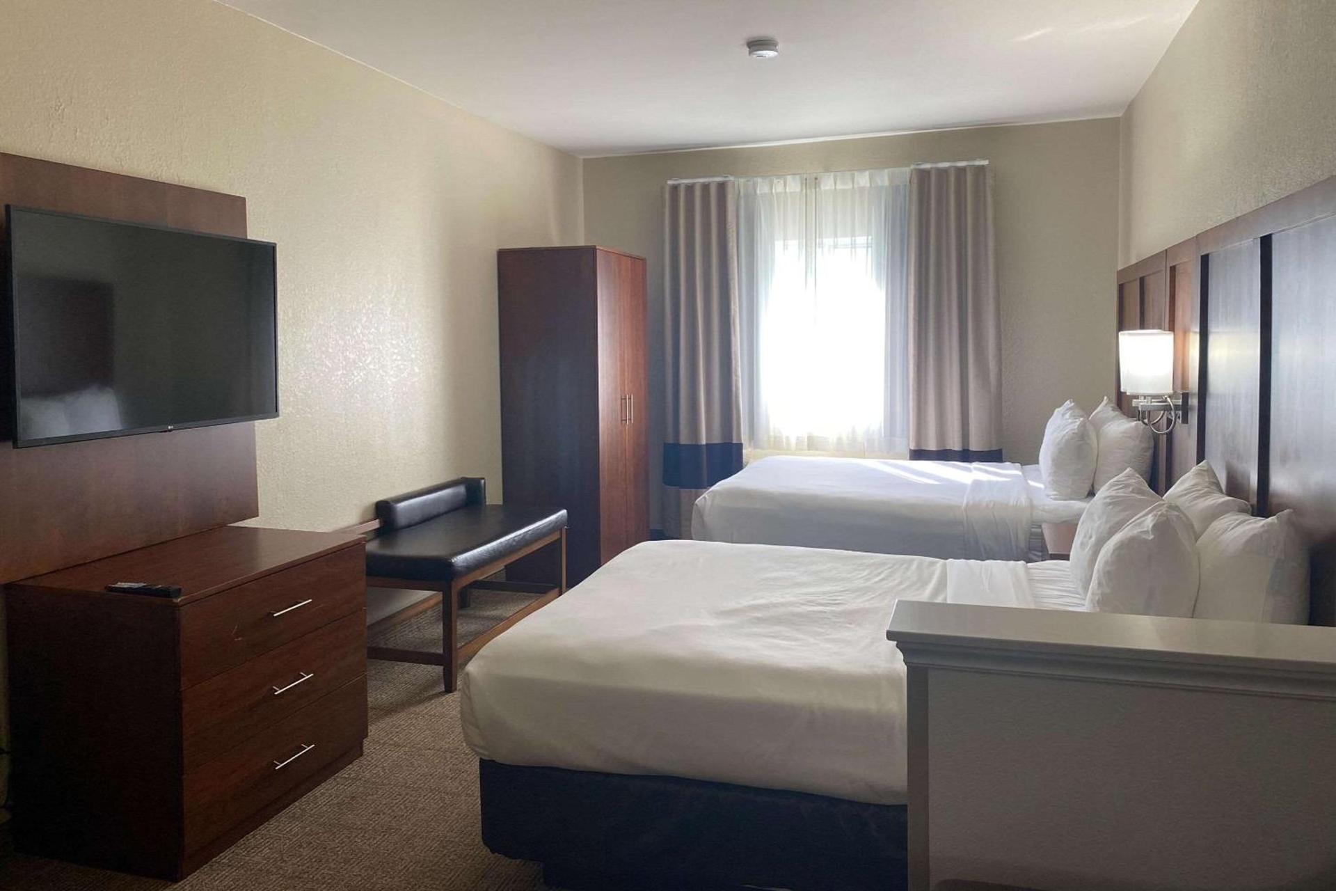Comfort Suites Peoria I-74 photo 16